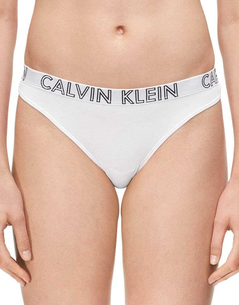 Женские хлопковые трусики-стринги Calvin Klein Ultimate, White
Женские хлопковые трусики-стринги Calvin Klein Ultimate, White