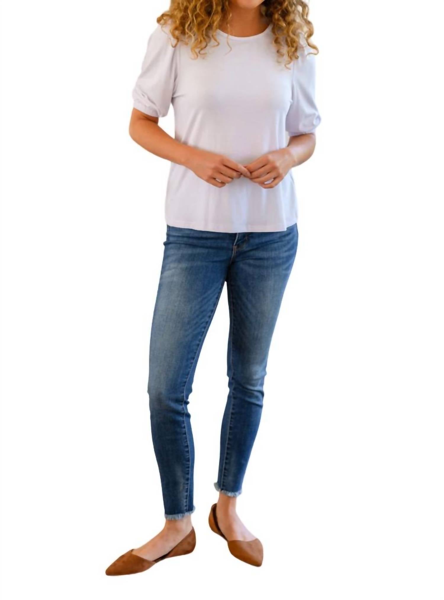 Блуза New Days Ahead в белом цвете One Eleven North
Блуза New Days Ahead в белом цвете One Eleven North