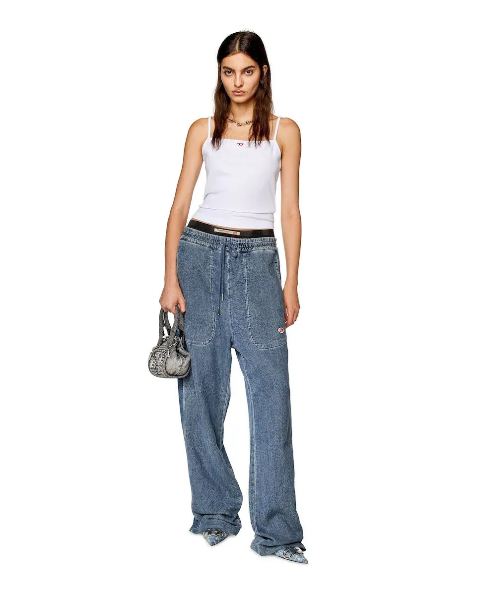 Женская футболка с бретелями и логотипом Diesel, белый
Женская футболка с бретелями и логотипом Diesel, белый