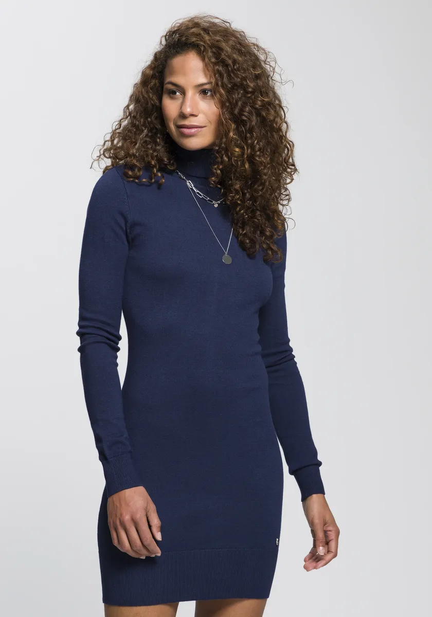 Трикотажное платье AJC, с красивой водолазкой, цвет морской волны
Трикотажное платье AJC, с красивой водолазкой, цвет морской волны