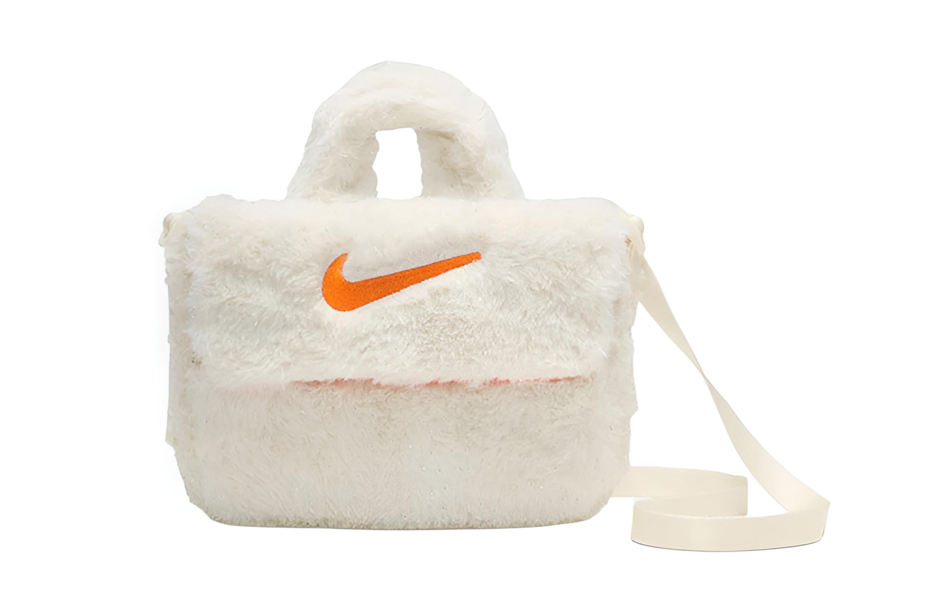 Nike Тканевая женская сумка белая
Nike Тканевая женская сумка белая