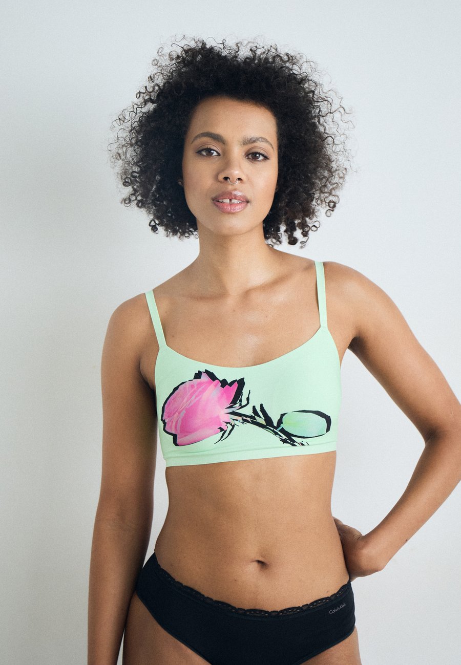 Бюстье Chantelle PADDED BRALETTE, Cut Out Rose/Light Green
Бюстье Chantelle PADDED BRALETTE, Cut Out Rose/Light Green