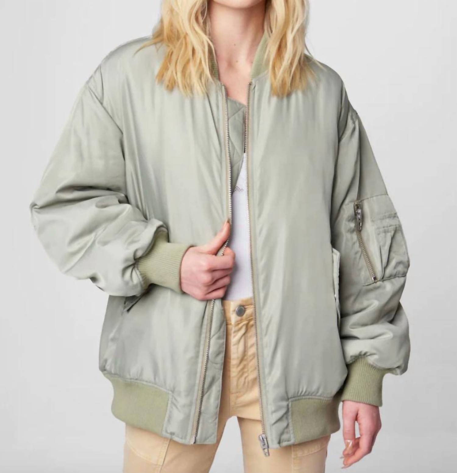 Куртка-бомбер Auto Pilot в цвете шалфей BLANKNYC, Sage
Куртка-бомбер Auto Pilot в цвете шалфей BLANKNYC, Sage