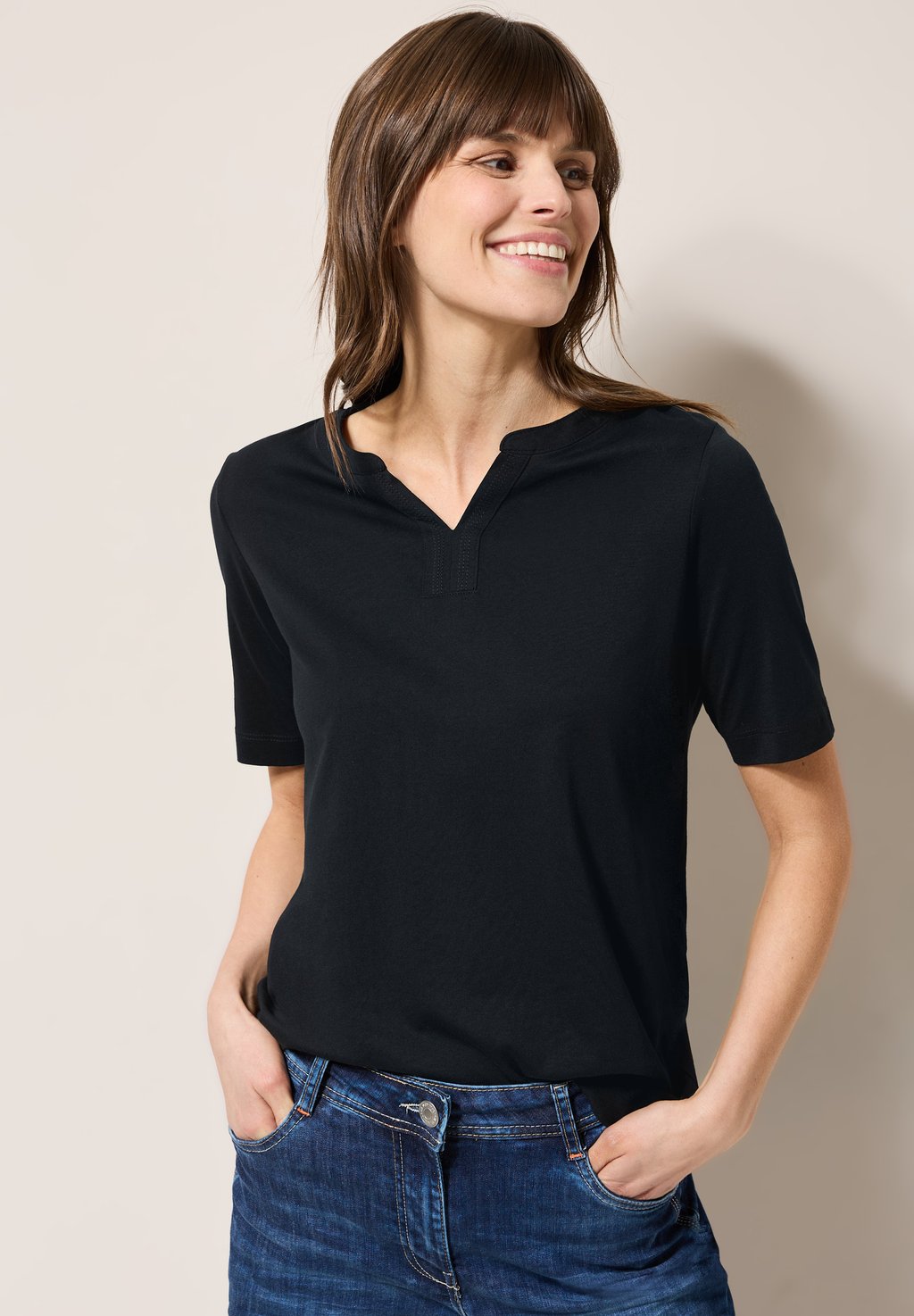 Базовая футболка IM LOOK Cecil, черный
Базовая футболка IM LOOK Cecil, черный