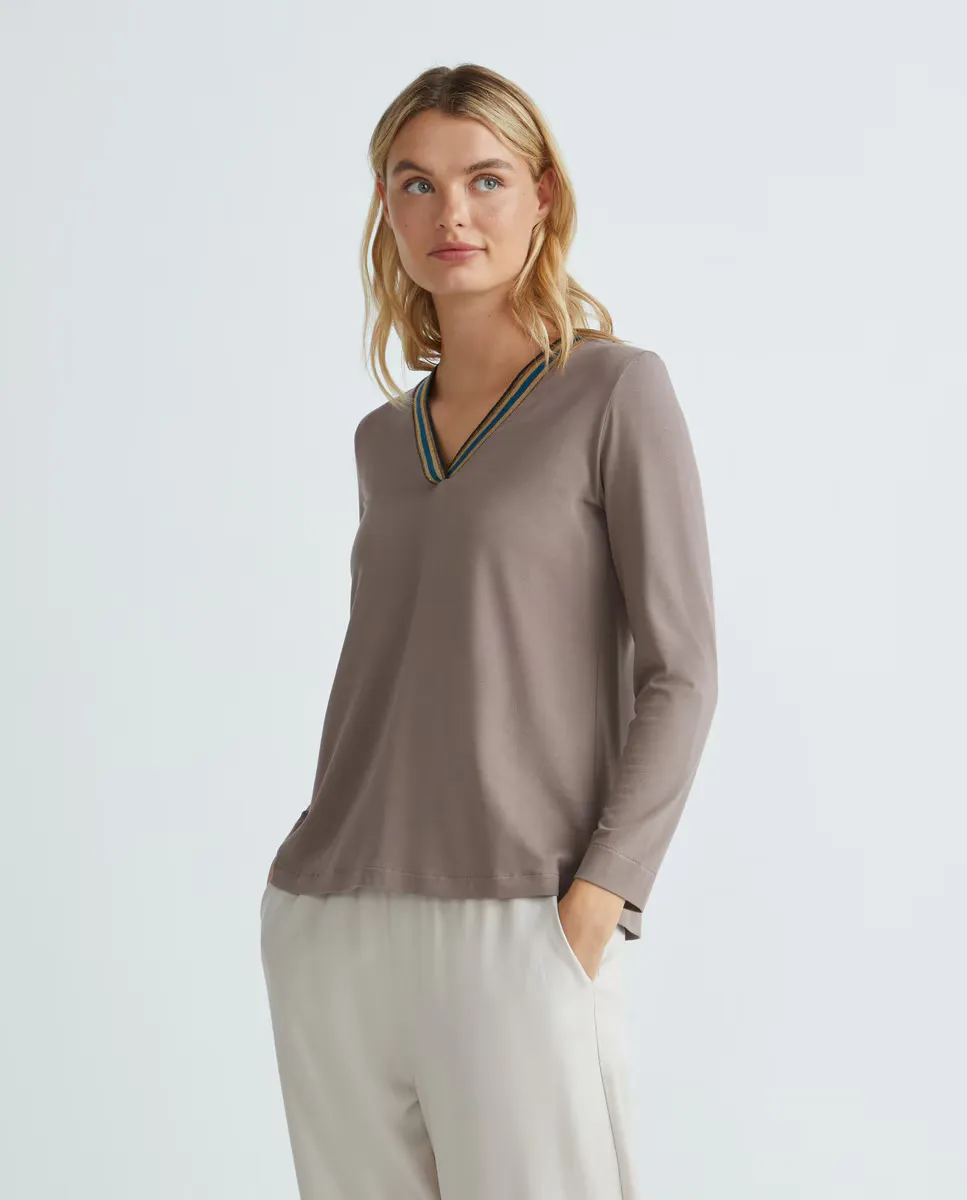 Женская футболка с длинными рукавами и V-образным вырезом Guitare, светло-коричневый
Женская футболка с длинными рукавами и V-образным вырезом Guitare, светло-коричневый