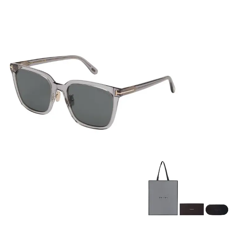 TOM FORD Солнцезащитные очки нестандартной формы унисекс серые, Gray
TOM FORD Солнцезащитные очки нестандартной формы унисекс серые, Gray