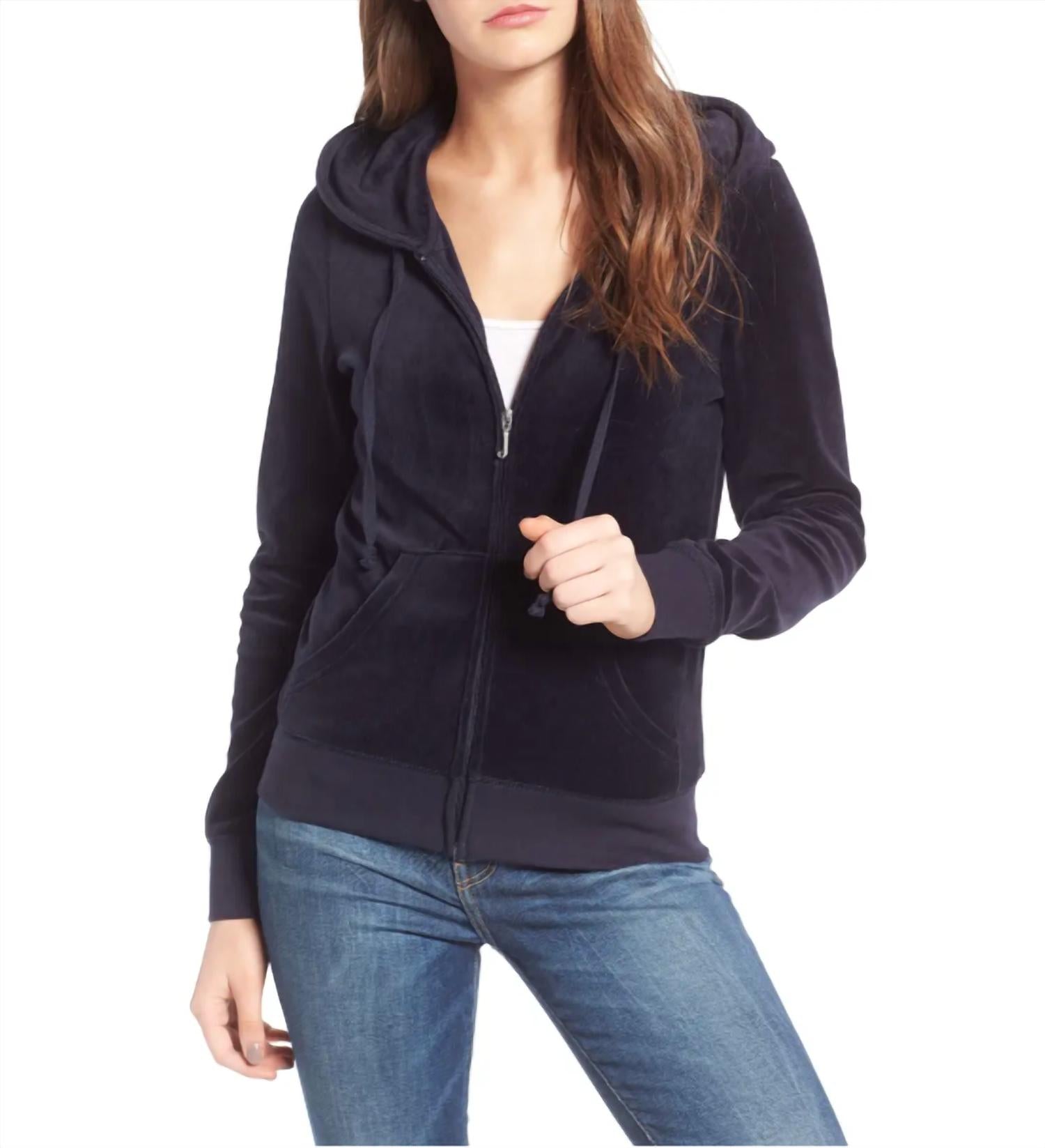 Спортивная велюровая толстовка Robertson с капюшоном в цвете Regal Navy Blue Juicy Couture
Спортивная велюровая толстовка Robertson с капюшоном в цвете Regal Navy Blue Juicy Couture