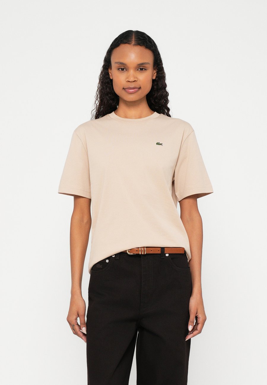 Футболка Lacoste Basic T-shirt, Lionne/Taupe, Коричневый, Футболка Lacoste Basic T-shirt, Lionne/Taupe
Футболка Lacoste Basic T-shirt, Lionne/Taupe, Коричневый, Футболка Lacoste Basic T-shirt, Lionne/Taupe