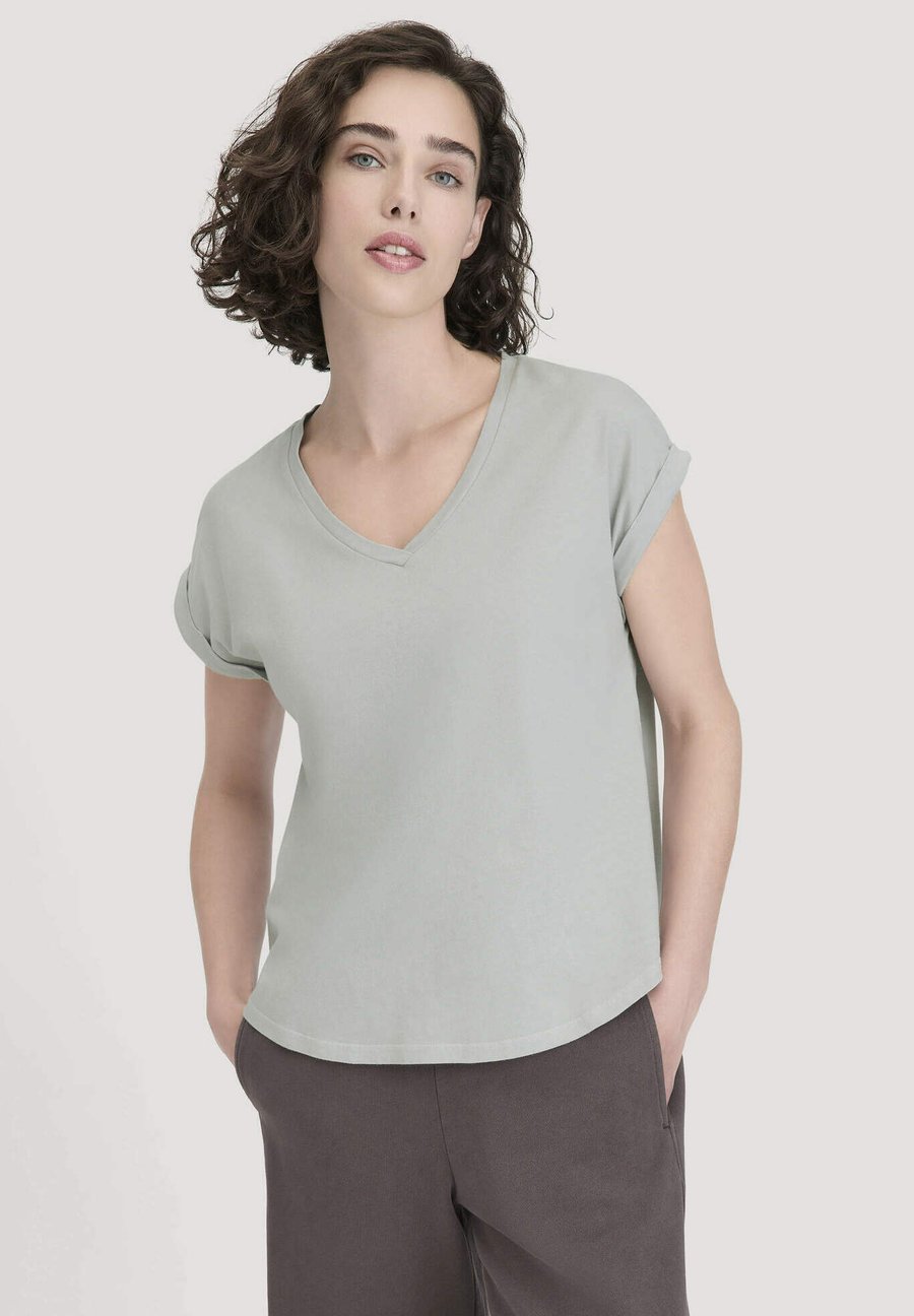 Футболка Hessnatur Basic T-shirt, Nebelgrau/Grey, Серый, Футболка Hessnatur Basic T-shirt, Nebelgrau/Grey
Футболка Hessnatur Basic T-shirt, Nebelgrau/Grey, Серый, Футболка Hessnatur Basic T-shirt, Nebelgrau/Grey