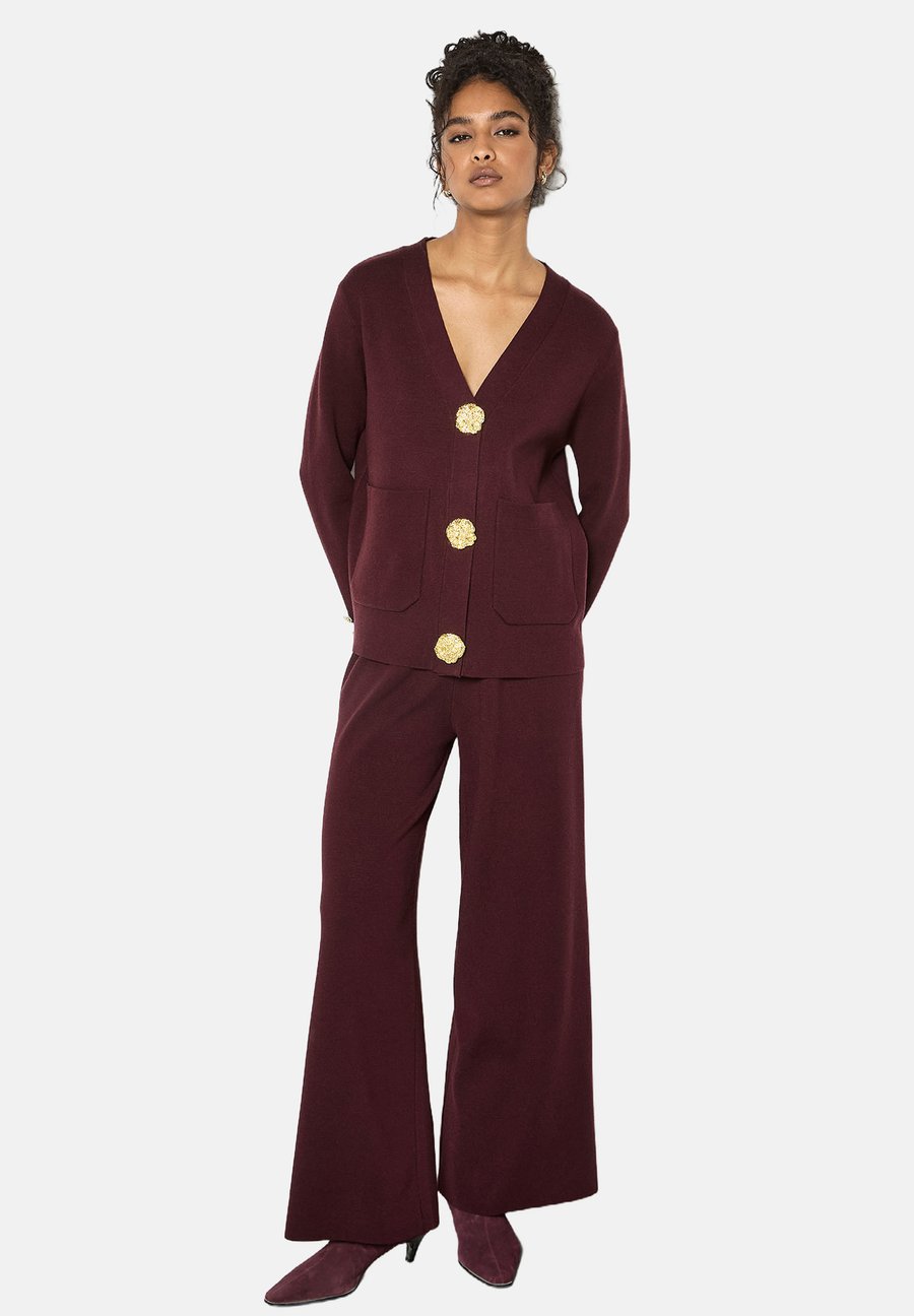 Кардиган Apricot STATEMENT HAMMERED , Burgundy/Bordeaux
Кардиган Apricot STATEMENT HAMMERED , Burgundy/Bordeaux