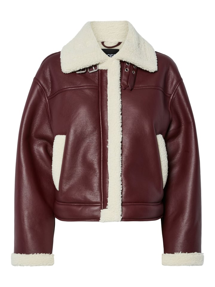 Pieces Куртка из искусственной кожи в цвете Tawny Port
Pieces Куртка из искусственной кожи в цвете Tawny Port