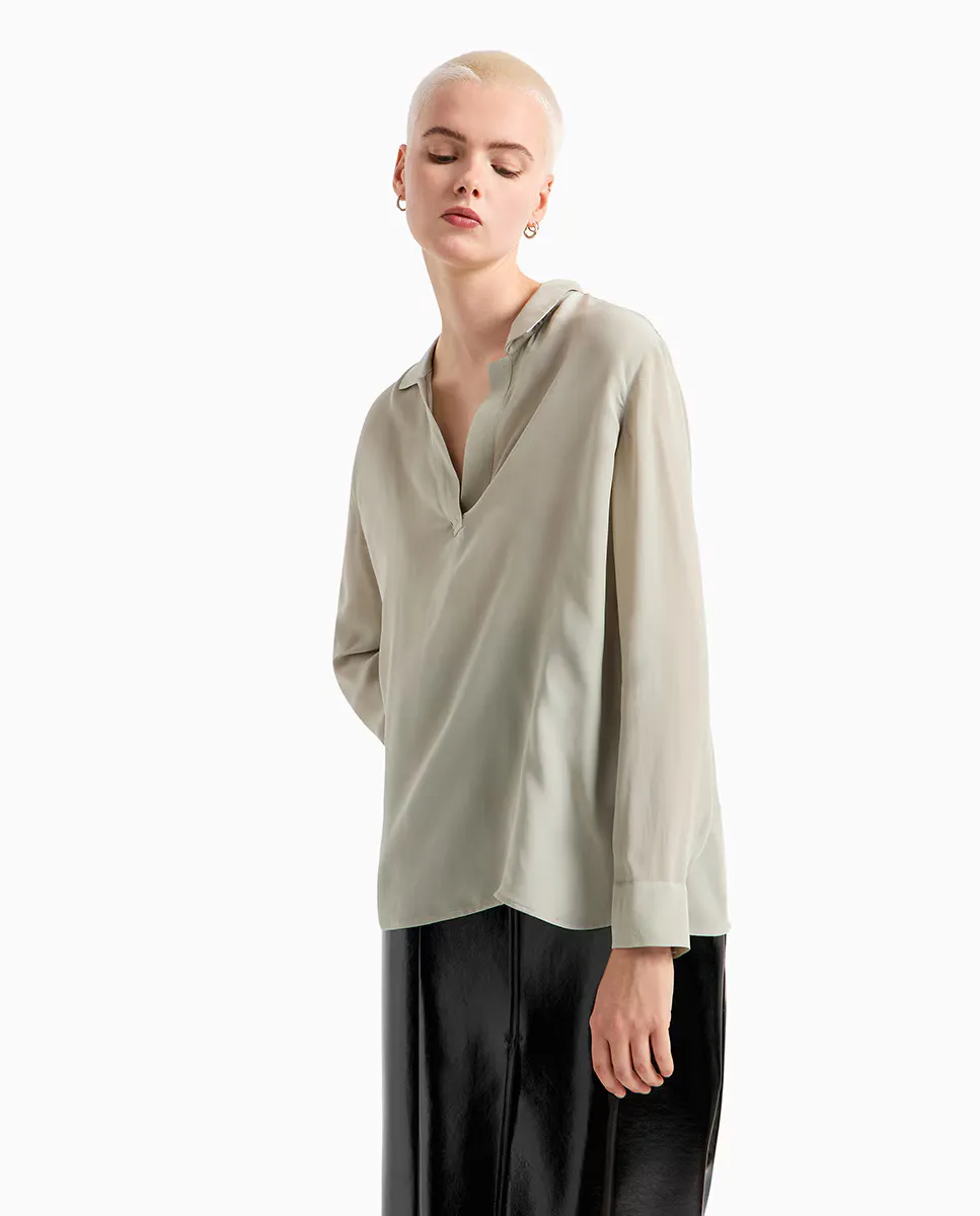 Женская блузка с V-образным вырезом из креп-вискозы из капсулы A LINE Armani Exchange, цвет Verde Agua
Женская блузка с V-образным вырезом из креп-вискозы из капсулы A LINE Armani Exchange, цвет Verde Agua