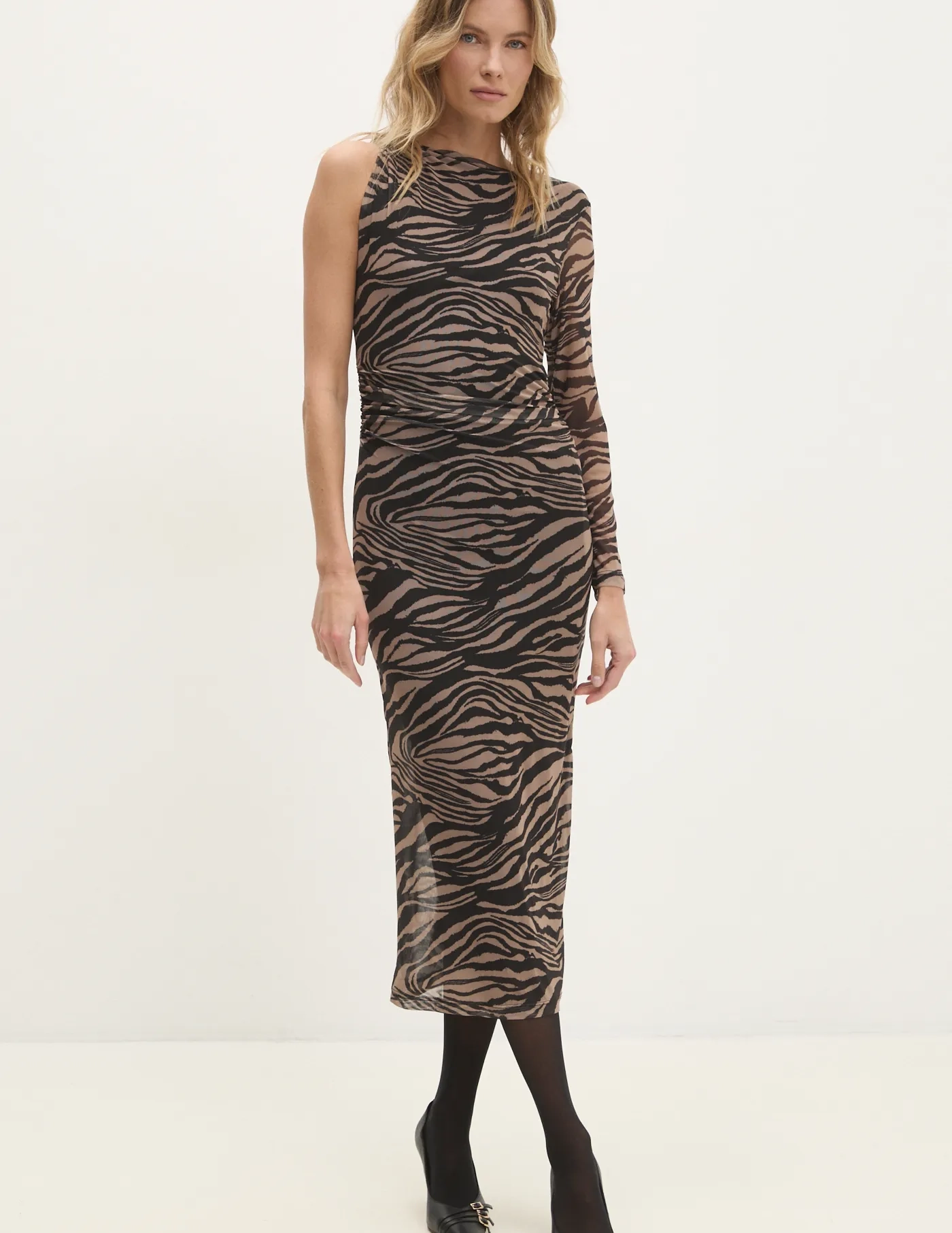 Платье Answear Lab, черный
Платье Answear Lab, черный