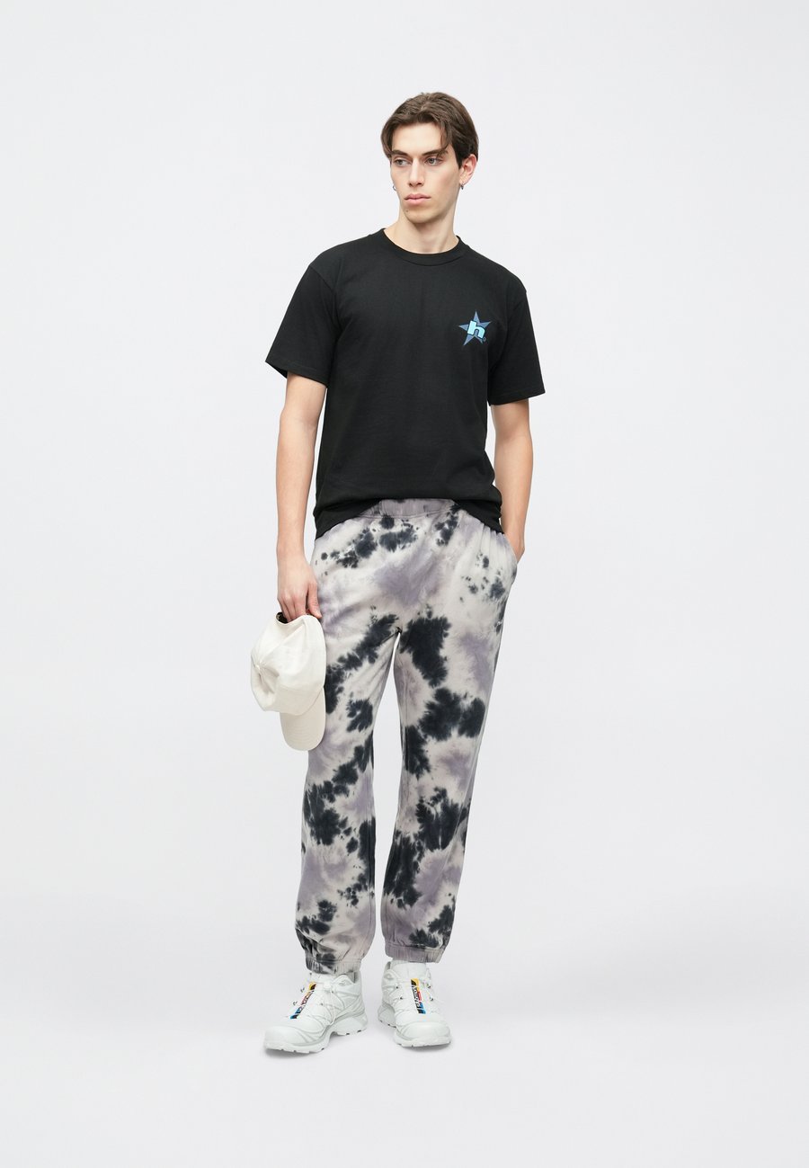 Футболка HUF ICE STAR TEE UNISEX, Black, Черный, Футболка HUF ICE STAR TEE UNISEX, Black
Футболка HUF ICE STAR TEE UNISEX, Black, Черный, Футболка HUF ICE STAR TEE UNISEX, Black