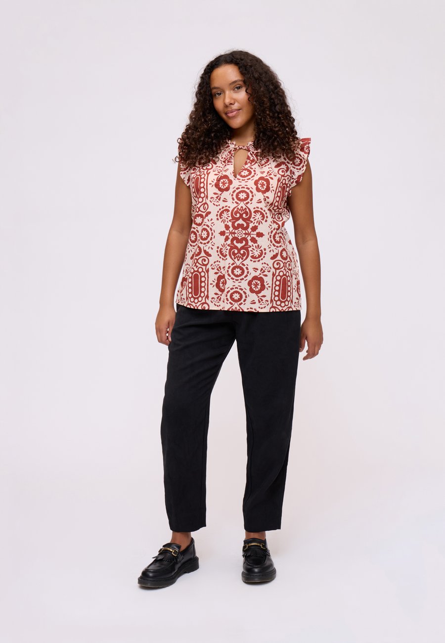 Блуза Noa Noa Blouse, Print Rose/Brown/Red
Блуза Noa Noa Blouse, Print Rose/Brown/Red