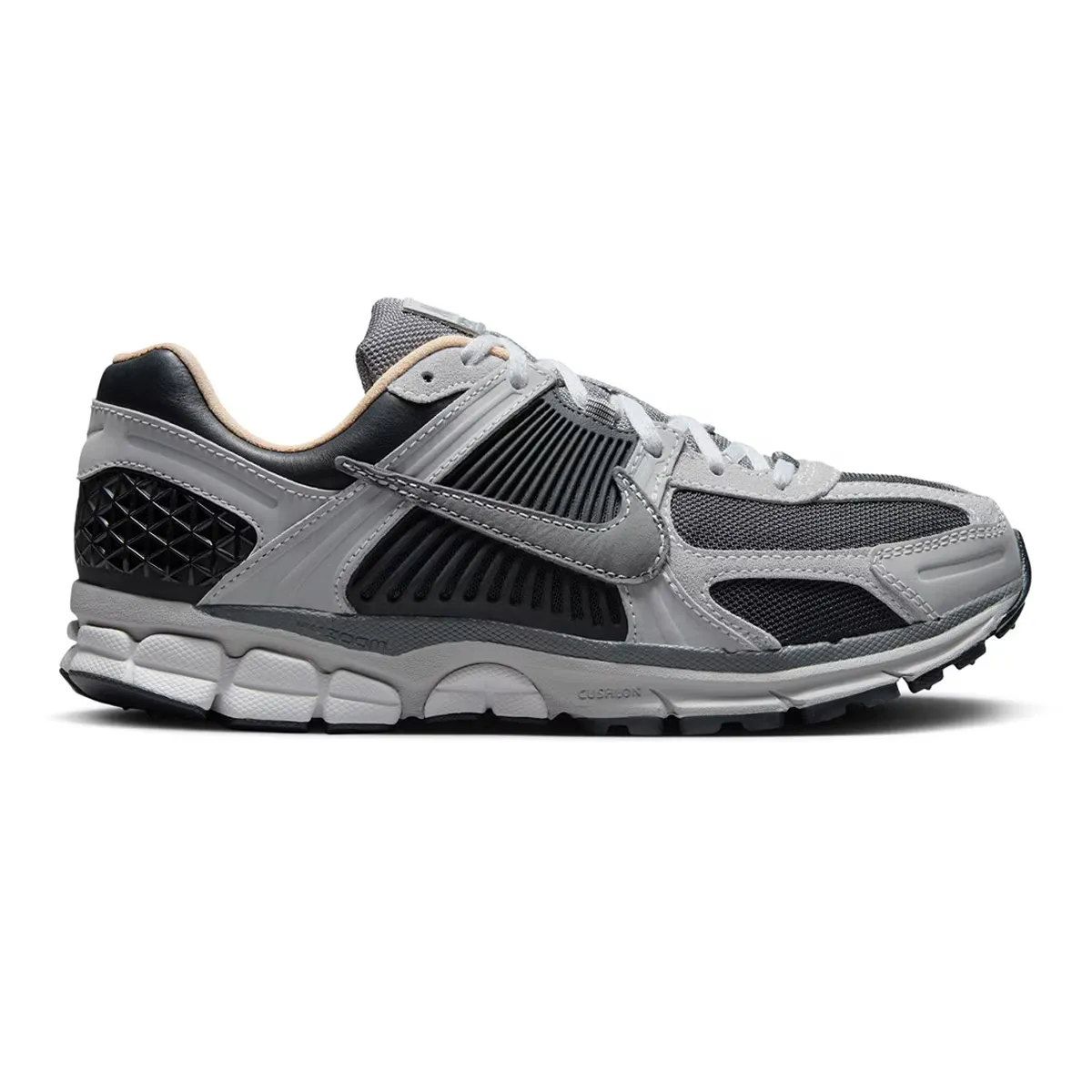 Мужские повседневные кроссовки Nike Zoom Vomero 5, цвет default
Мужские повседневные кроссовки Nike Zoom Vomero 5, цвет default