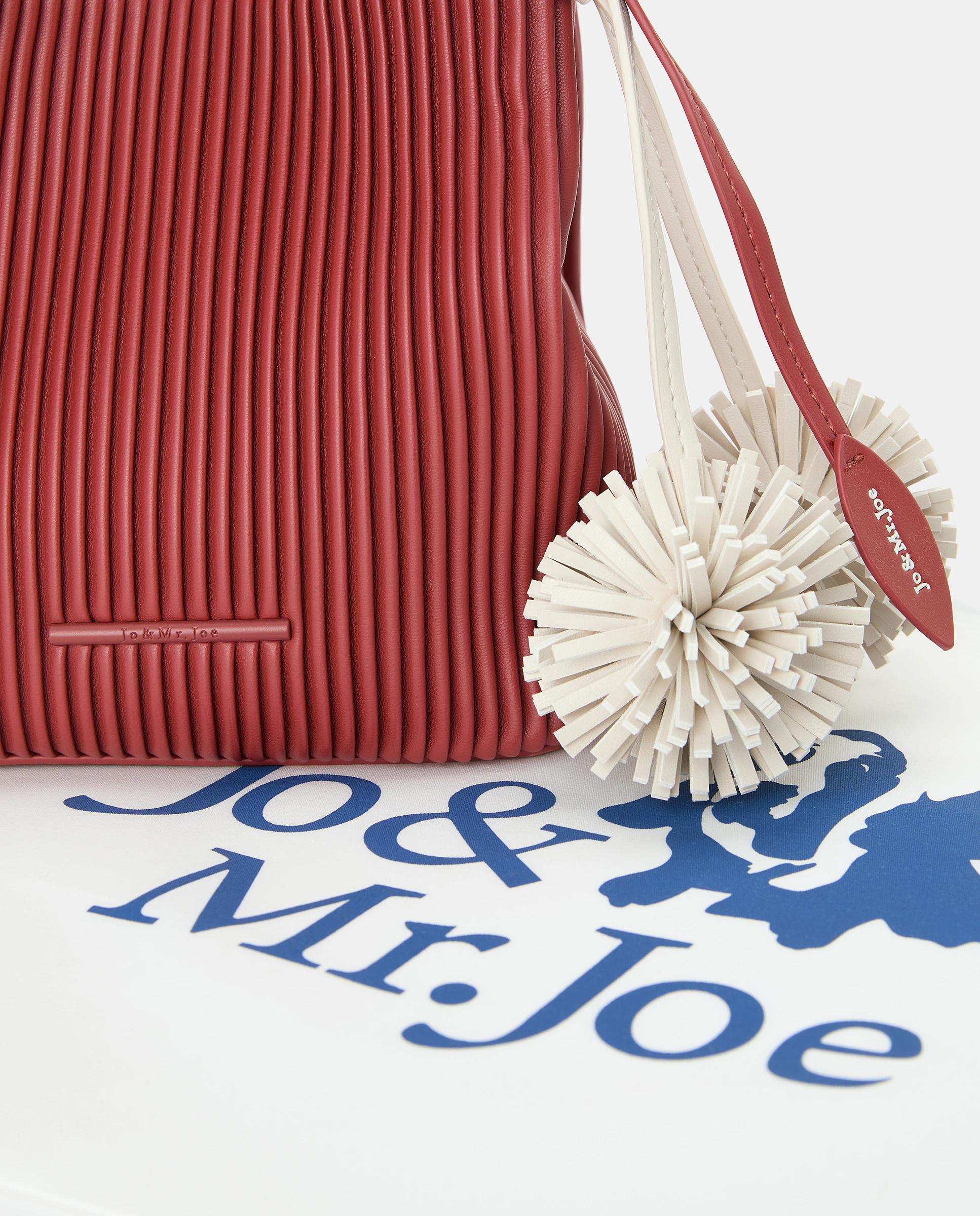 Складная сумка с декоративным шармом Jo & Mr. Joe, красный
Складная сумка с декоративным шармом Jo & Mr. Joe, красный