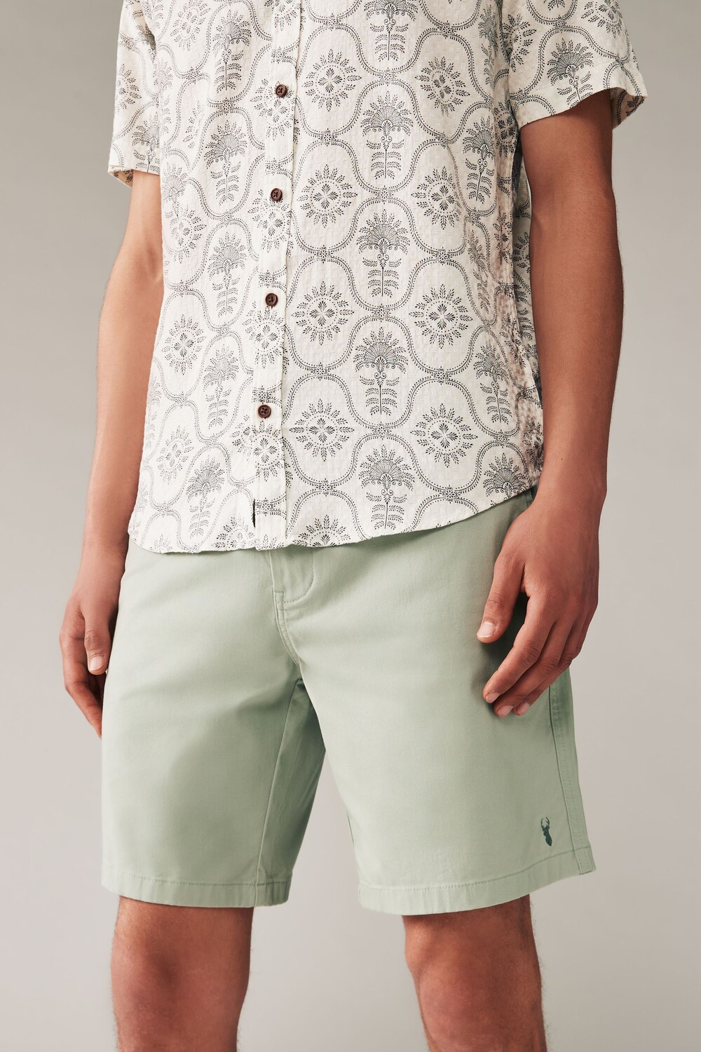 Шорты-Чиносы с эластичной талией Next, зеленый 
Шорты-Чиносы с эластичной талией Next, зеленый