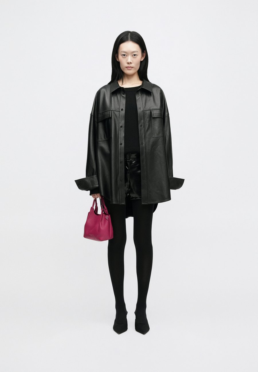 Сумка Gianni Chiarini DUA, Desert Flower/Berry
Сумка Gianni Chiarini DUA, Desert Flower/Berry