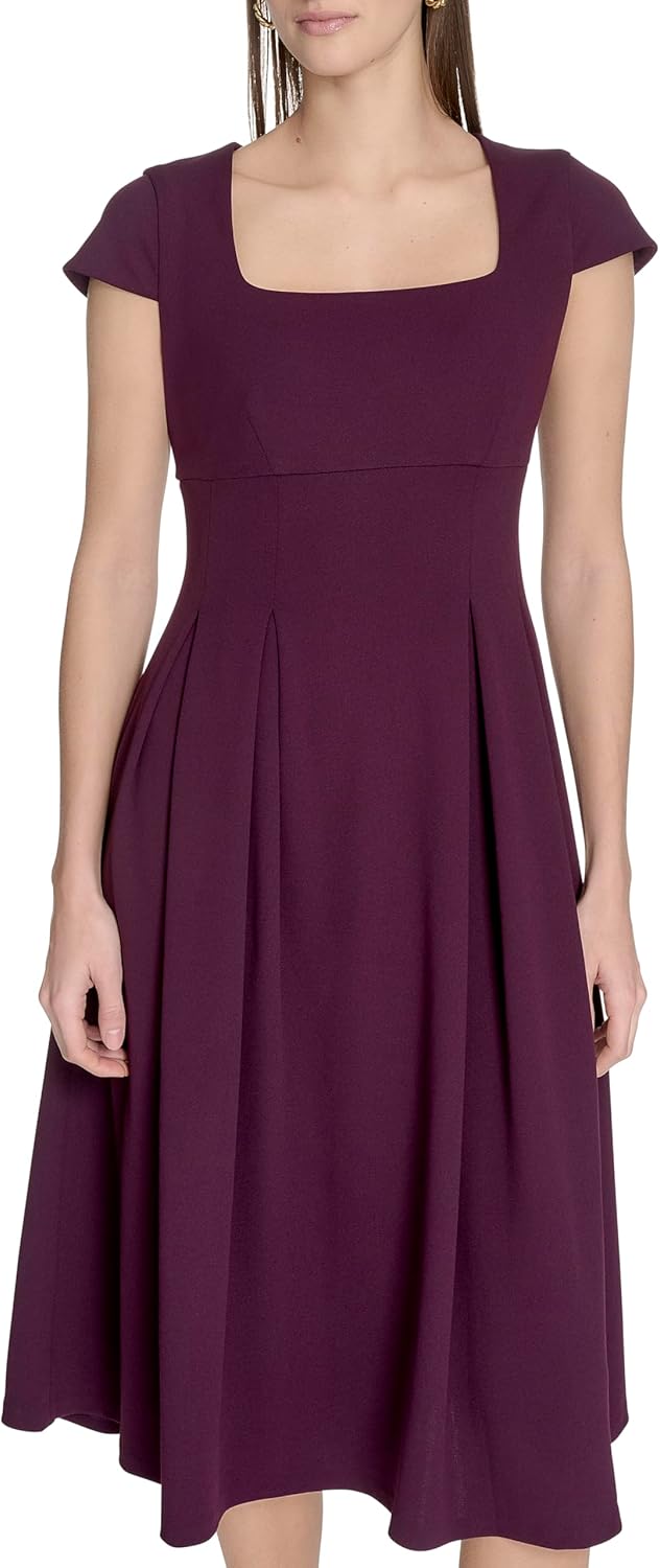 Женское платье миди Calvin Klein из крепа с короткими рукавами, Aubergine
Женское платье миди Calvin Klein из крепа с короткими рукавами, Aubergine