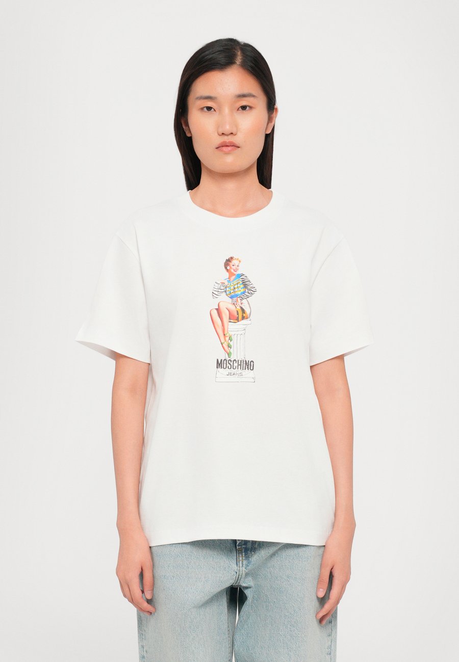 Футболка MOSCHINO JEANS T-SHIRT, White/White
Футболка MOSCHINO JEANS T-SHIRT, White/White