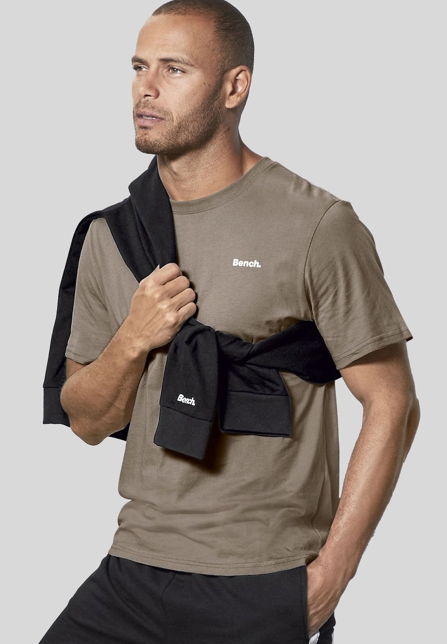Футболка Bench Basic T-shirt, Taupe, Коричневый, Футболка Bench Basic T-shirt, Taupe
Футболка Bench Basic T-shirt, Taupe, Коричневый, Футболка Bench Basic T-shirt, Taupe