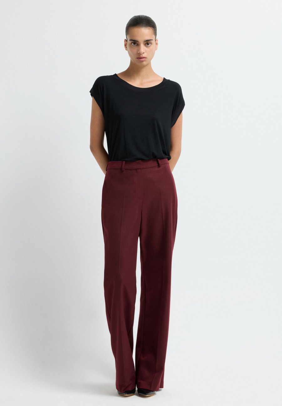 Брюки adL Trousers, Claret Red /Red
Брюки adL Trousers, Claret Red /Red
