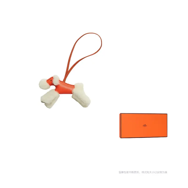 HERMES Подвеска из овчины Budy Sheepskin унисекс, Light Beige/Oranges 
HERMES Подвеска из овчины Budy Sheepskin унисекс, Light Beige/Oranges