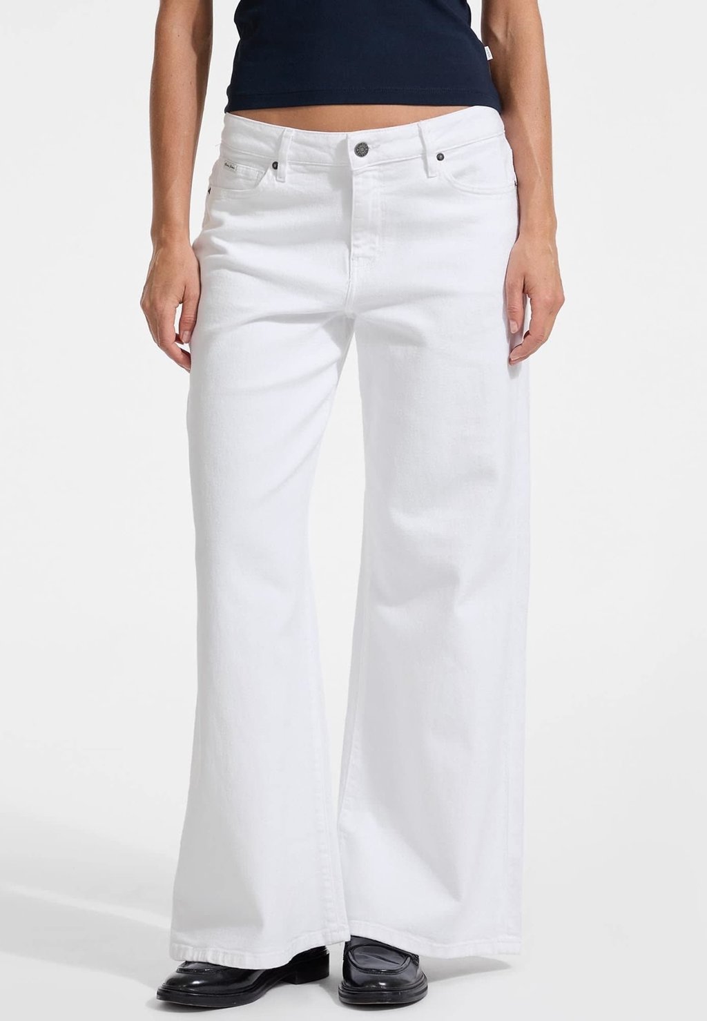 Джинсы свободного кроя EXTRA WIDE Guess Jeans, белый
Джинсы свободного кроя EXTRA WIDE Guess Jeans, белый