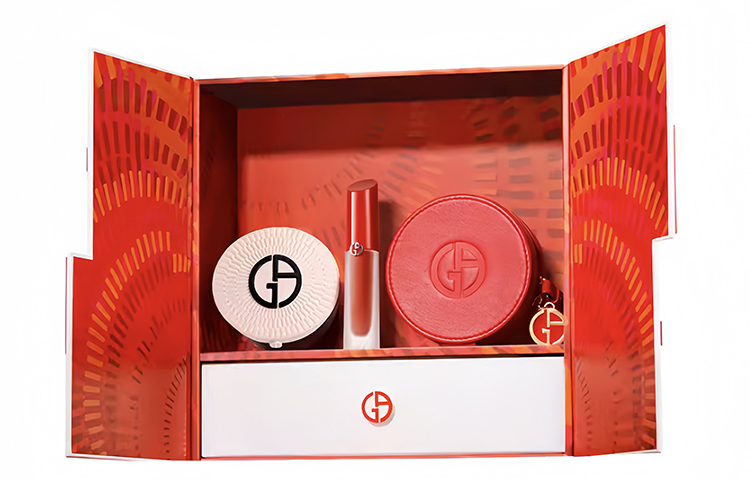 Набор косметики для женщин GIORGIO ARMANI
Набор косметики для женщин GIORGIO ARMANI