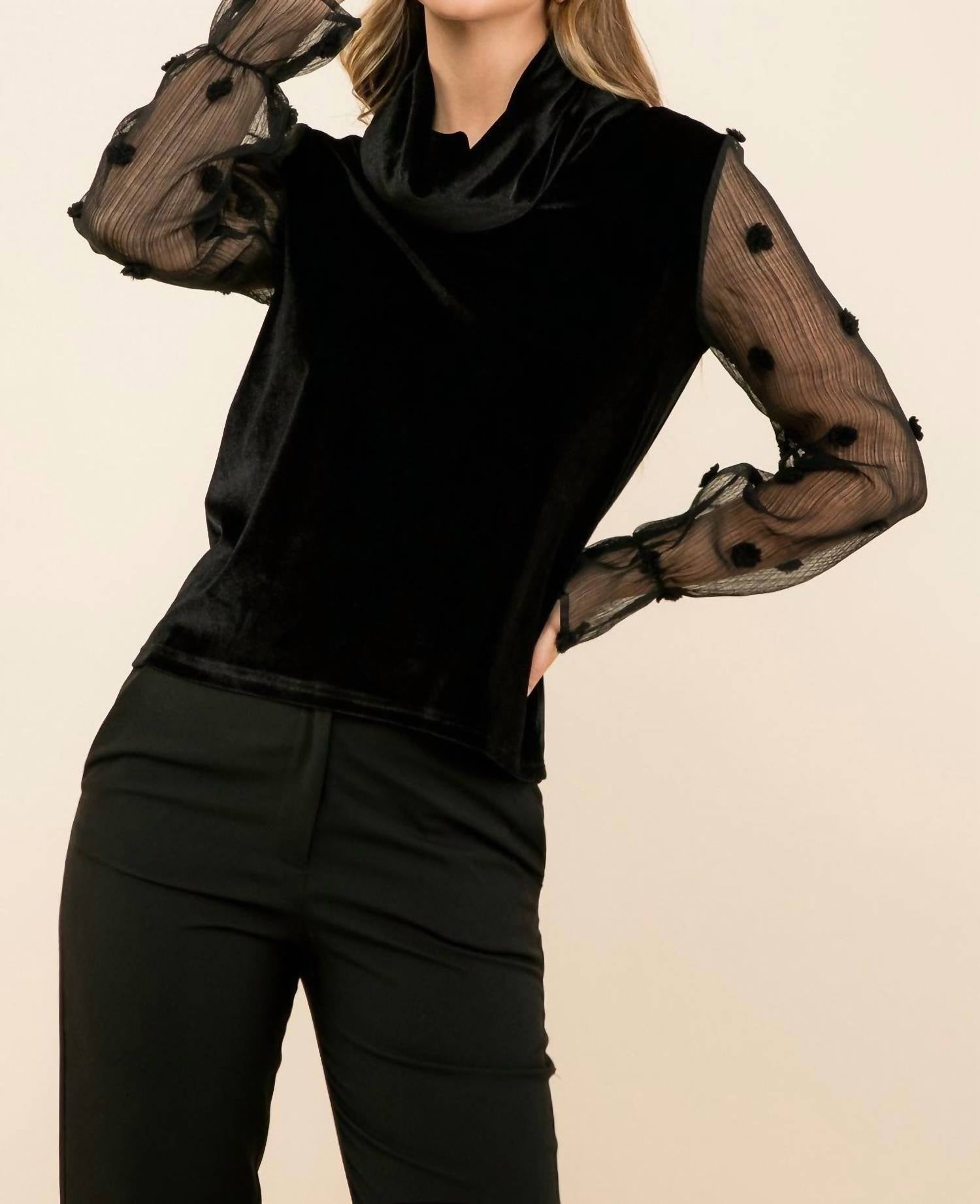 Бархатный топ-водолазка черного цвета THML
Бархатный топ-водолазка черного цвета THML