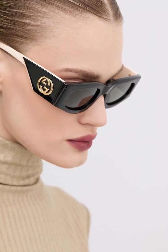 Солнцезащитные очки Gucci, черный
Солнцезащитные очки Gucci, черный