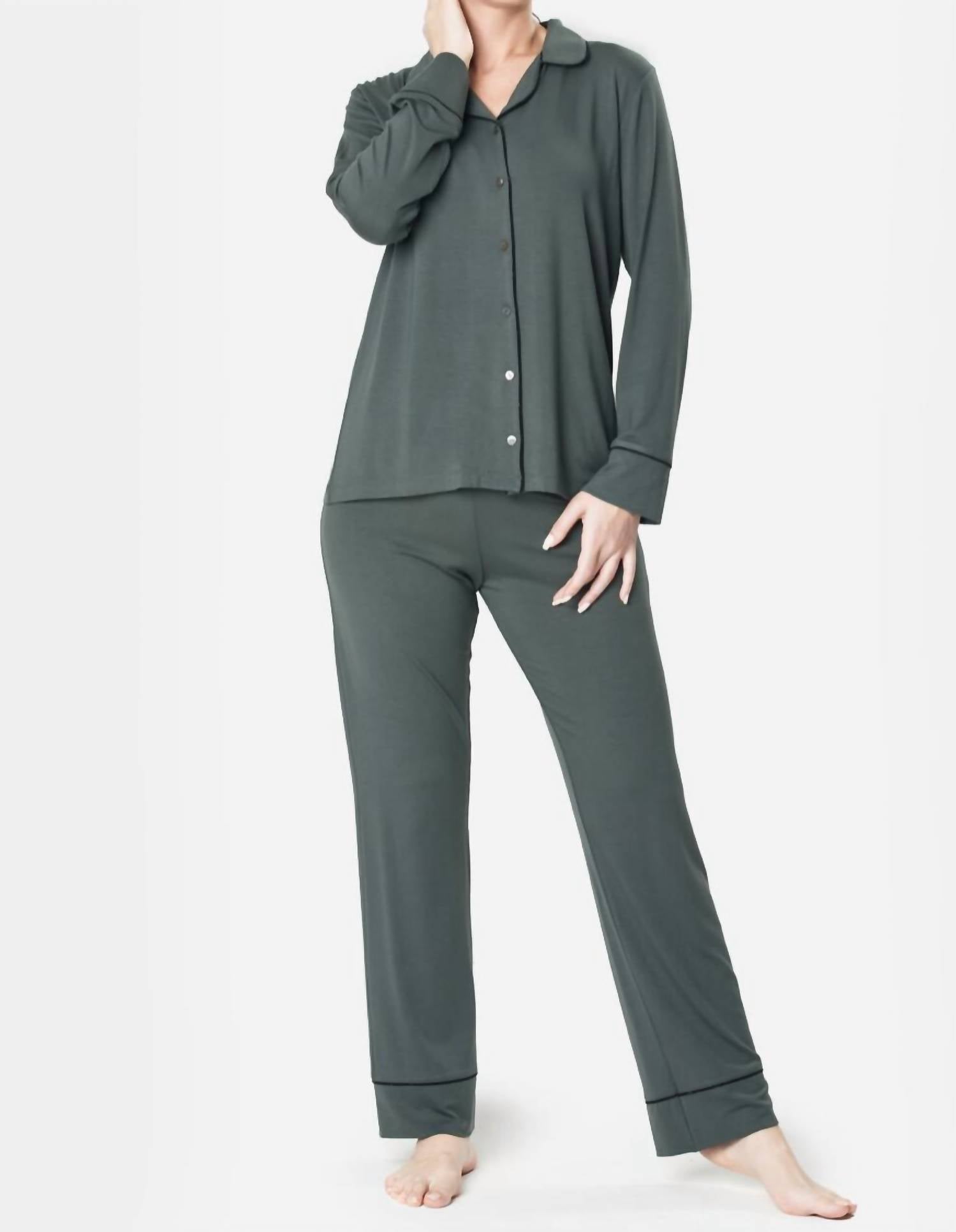Ультрамягкий пижамный комплект с вырезом на воротнике цвета папоротника Mood Pajamas, цвет fern
Ультрамягкий пижамный комплект с вырезом на воротнике цвета папоротника Mood Pajamas, цвет fern