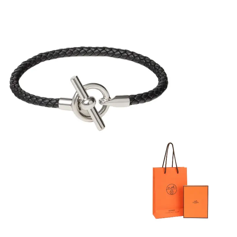 HERMES Браслет из телячьей кожи унисекс черный
HERMES Браслет из телячьей кожи унисекс черный