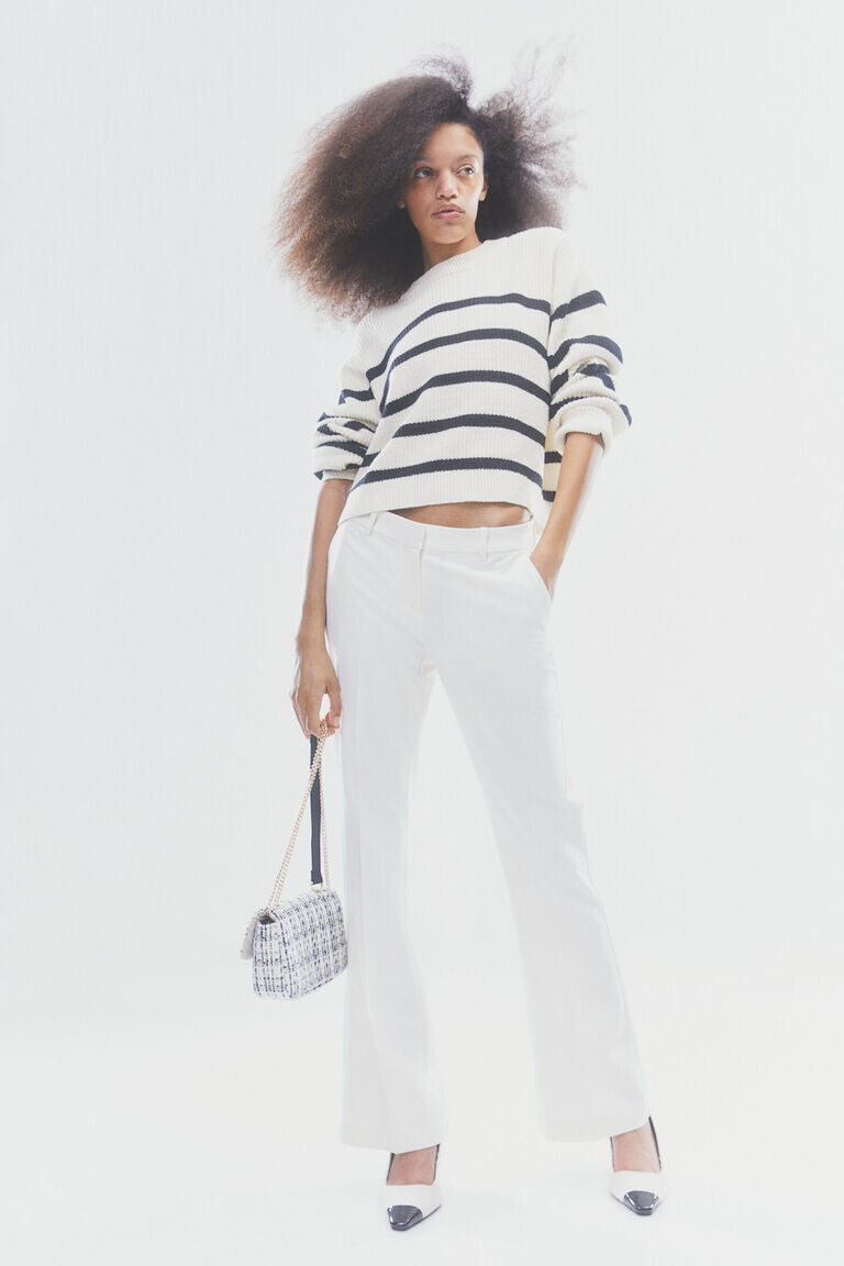 Расклешенные брюки из твила H&M, бежевый
Расклешенные брюки из твила H&M, бежевый