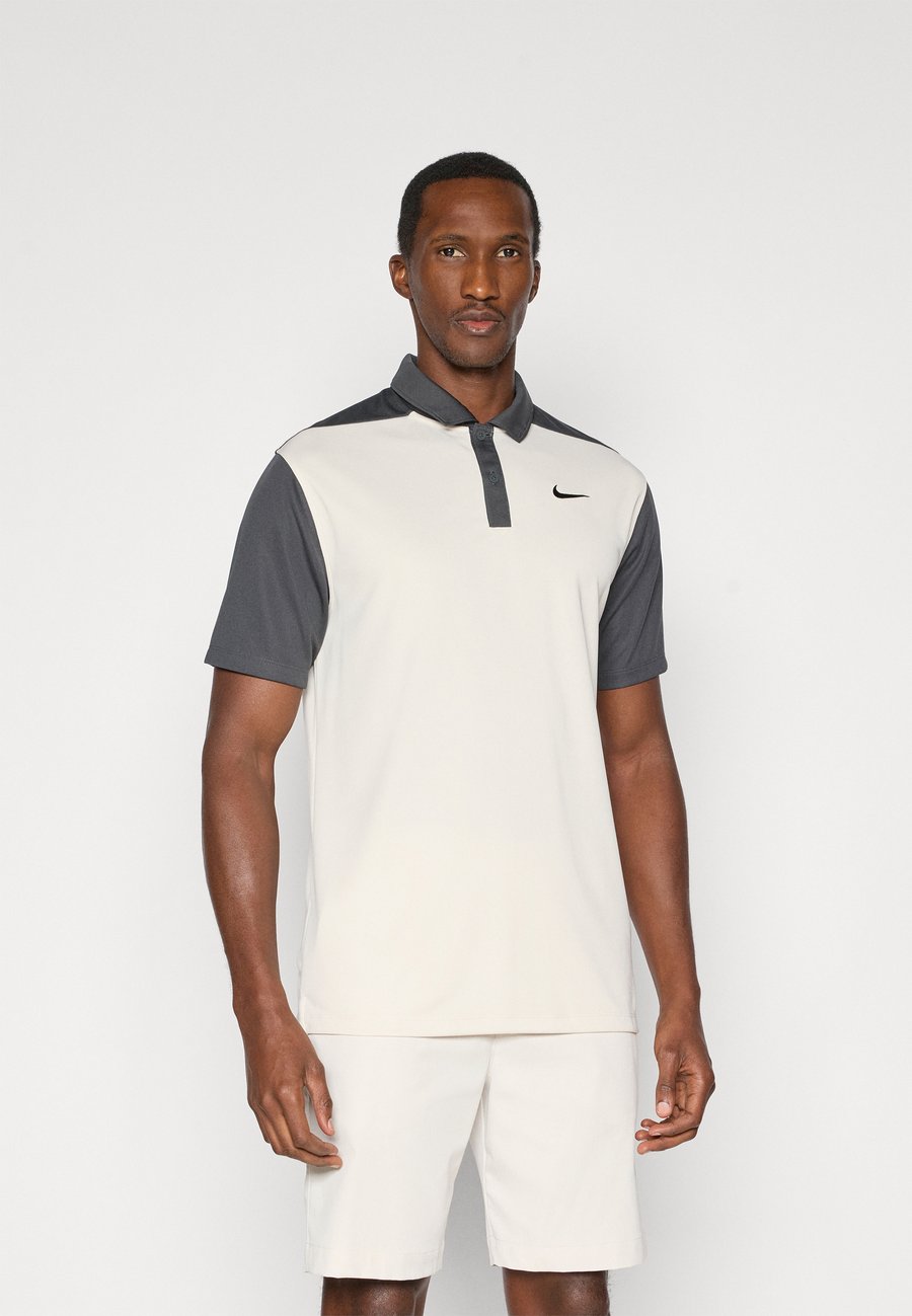 Поло Nike Golf VICTORY, Light Orewood Brown/Anthracite/Black/Beige, Черный, Поло Nike Golf VICTORY, Light Orewood Brown/Anthracite/Black/Beige
Поло Nike Golf VICTORY, Light Orewood Brown/Anthracite/Black/Beige, Черный, Поло Nike Golf VICTORY, Light Orewood Brown/Anthracite/Black/Beige