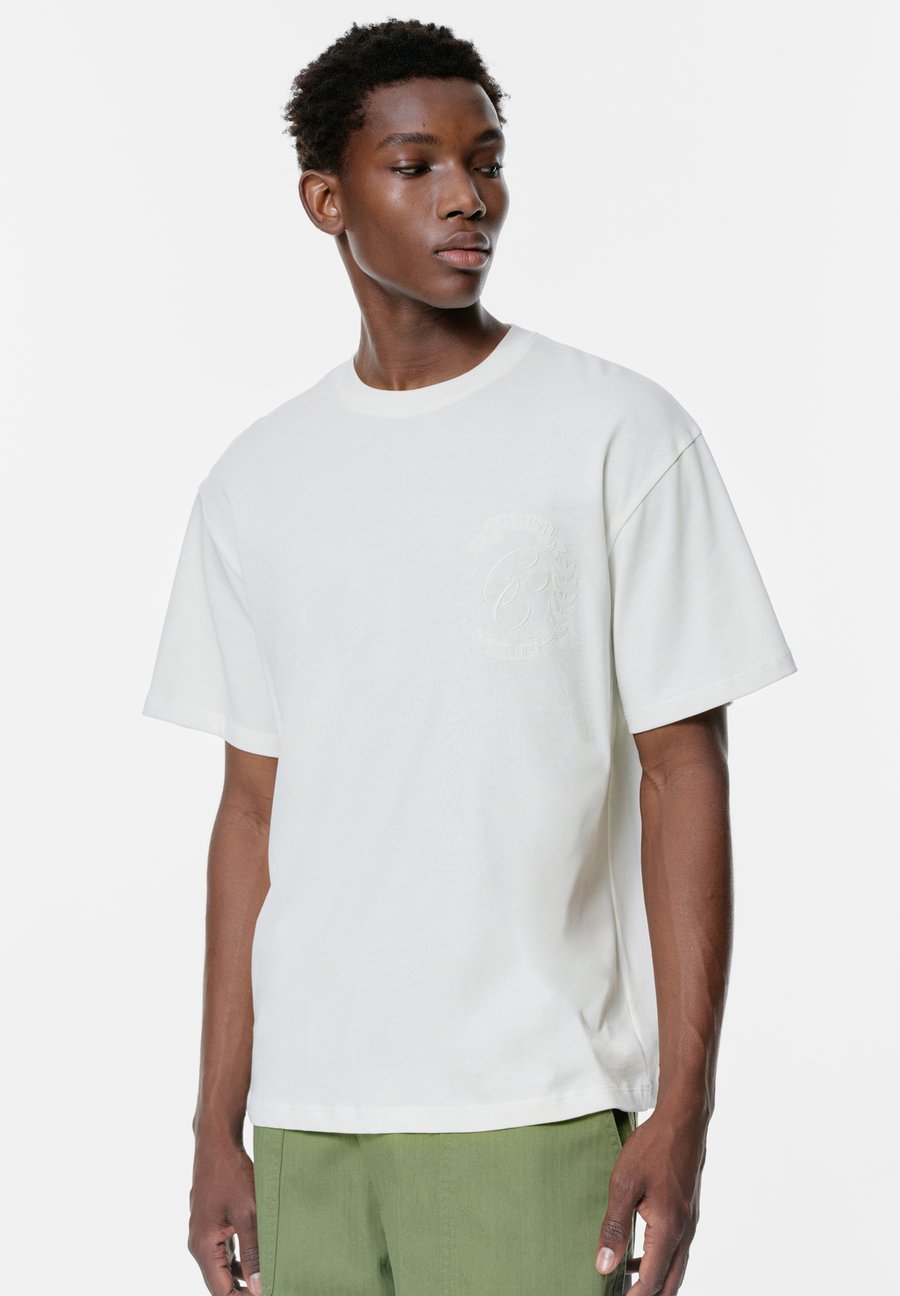 Футболка PULL&BEAR VARSITY EMBROIDERED , White
Футболка PULL&BEAR VARSITY EMBROIDERED , White