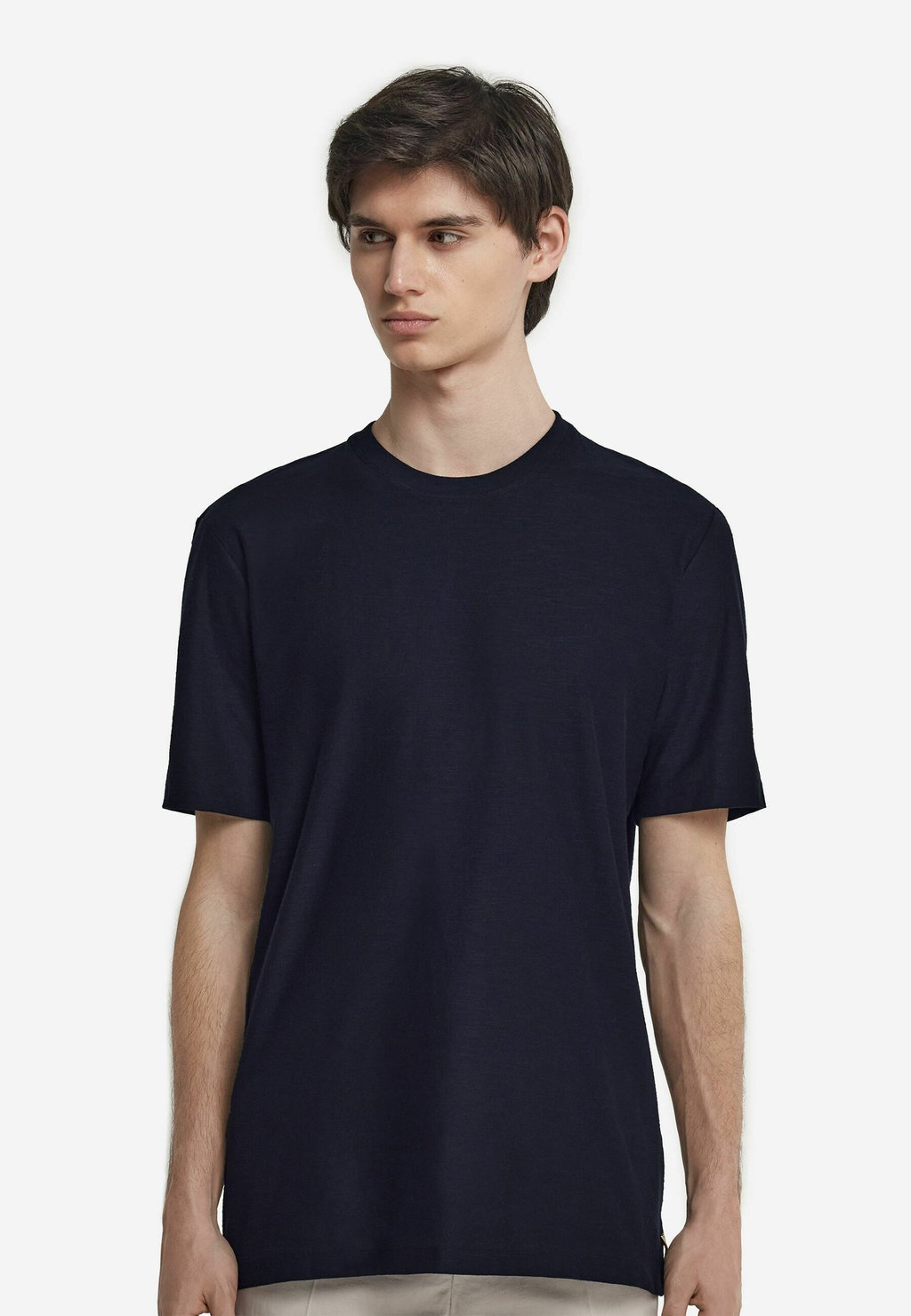 Базовая футболка Falconeri, цвет Blau Navy Blue
Базовая футболка Falconeri, цвет Blau Navy Blue