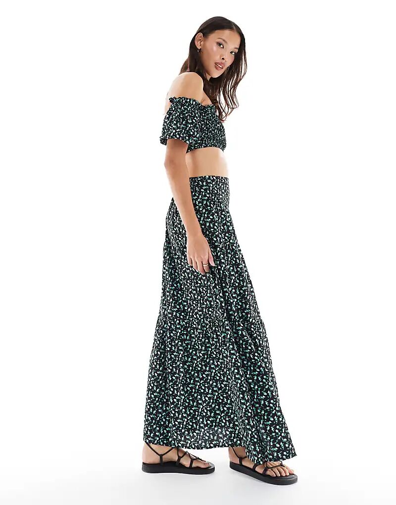 Юбка макси с мелким цветочным принтом от Wednesday's Girl, чёрного цвета, многоуровневая, часть комплекта
Юбка макси с мелким цветочным принтом от Wednesday's Girl, чёрного цвета, многоуровневая, часть комплекта