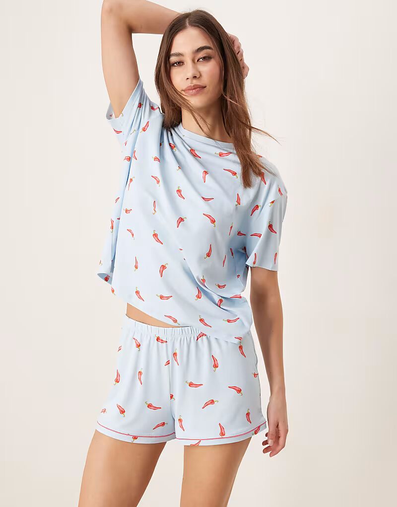 Пижамный топ и шорты свободного кроя Urban Threads с принтом чили
Пижамный топ и шорты свободного кроя Urban Threads с принтом чили