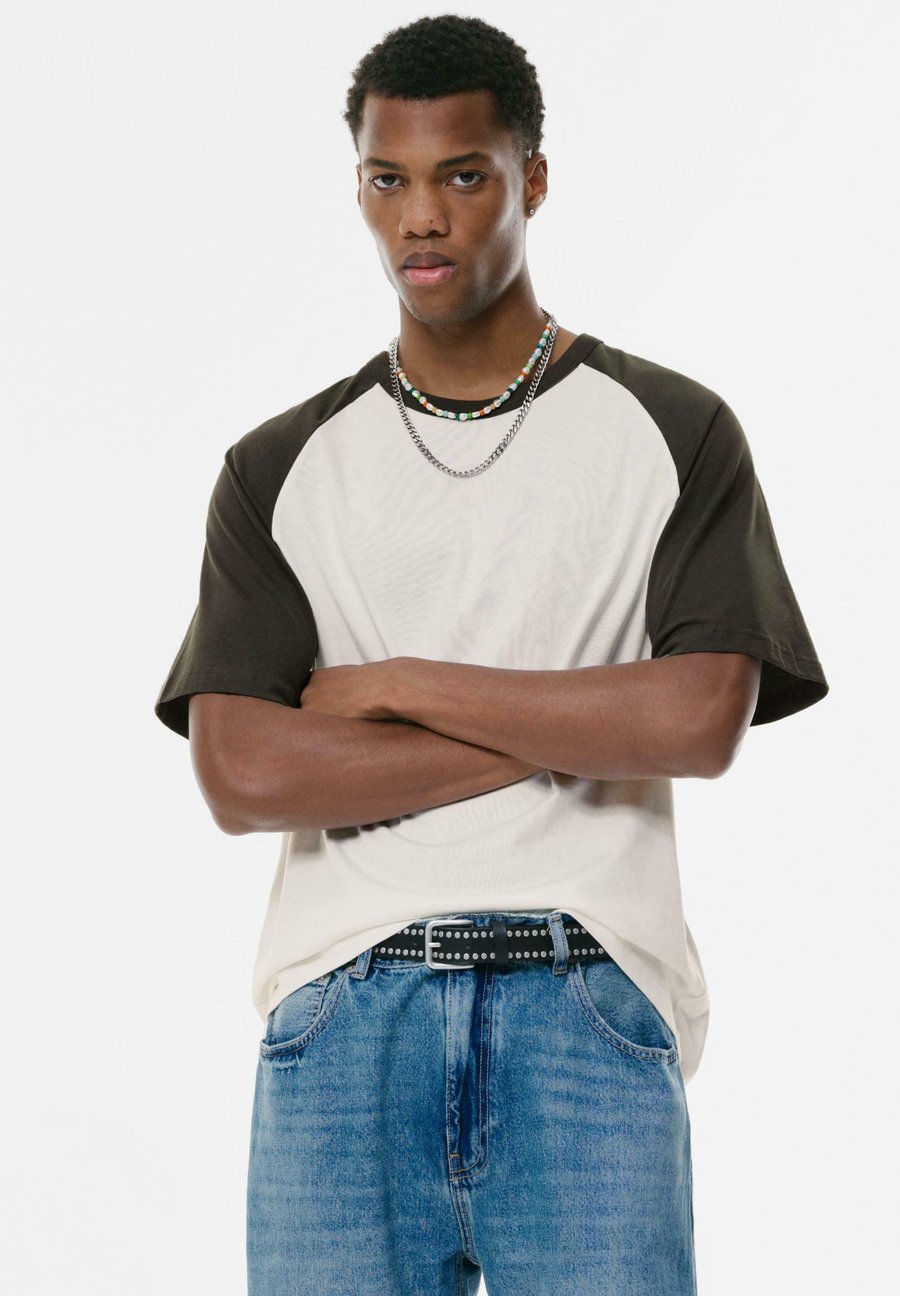 Футболка PULL&BEAR SHORT SLEEVE RAGLAN , Khaki
Футболка PULL&BEAR SHORT SLEEVE RAGLAN , Khaki