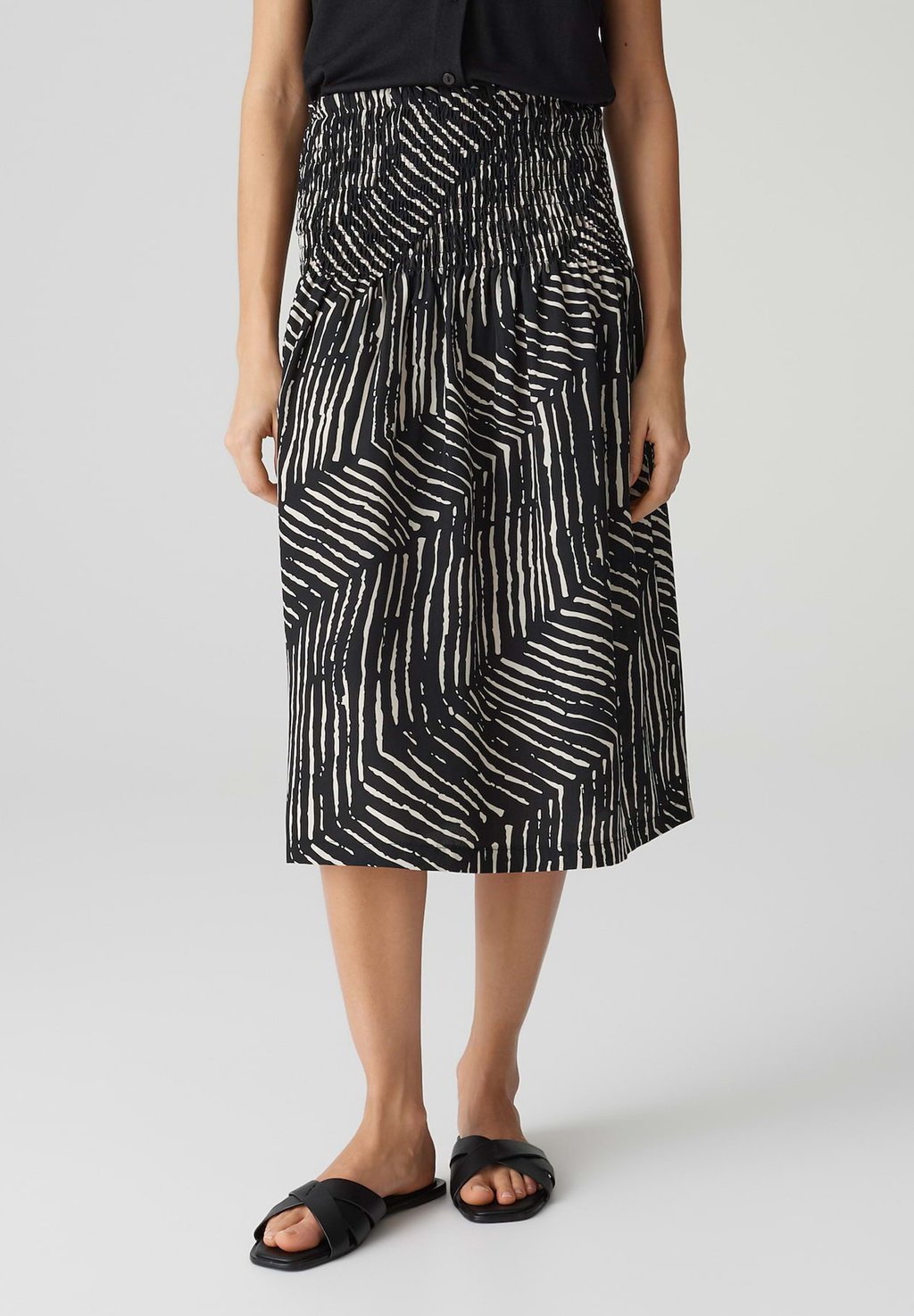 Юбка А-силуэта OPUS, черный
Юбка А-силуэта OPUS, черный