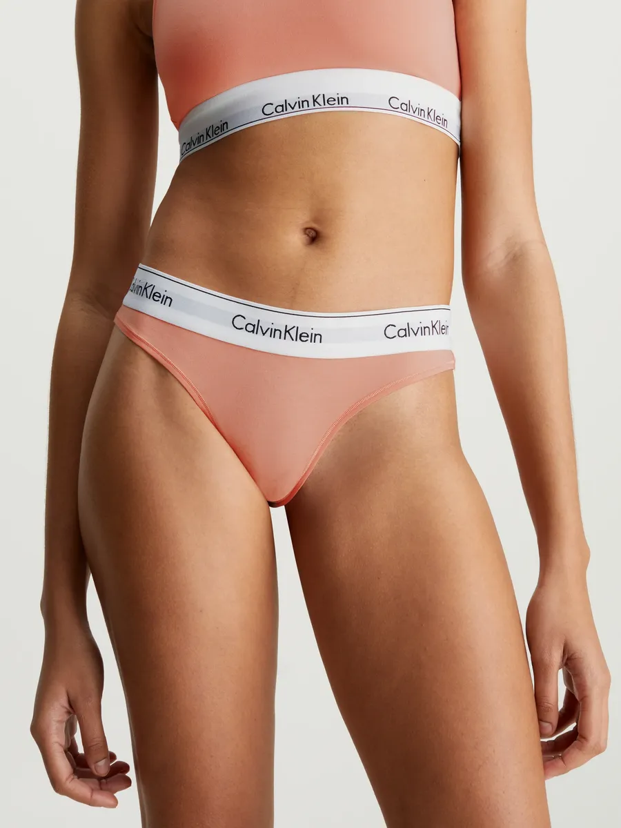 Футболка-стринги Calvin Klein Underwear "THONG" с логотипом CK на поясе, коралловый
Футболка-стринги Calvin Klein Underwear "THONG" с логотипом CK на поясе, коралловый