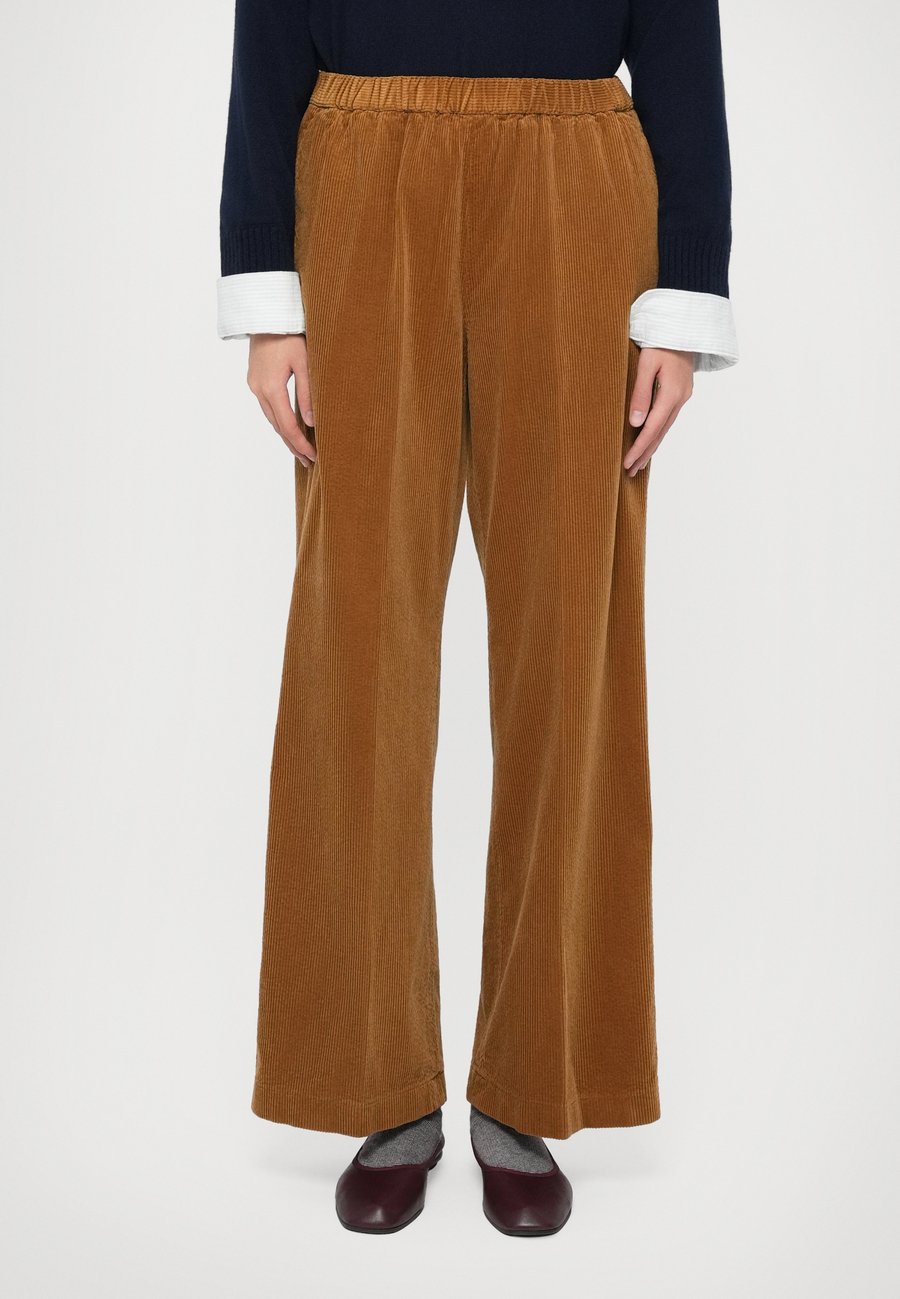Брюки ASPESI PANTALONE , Biscotto/Ochre
Брюки ASPESI PANTALONE , Biscotto/Ochre