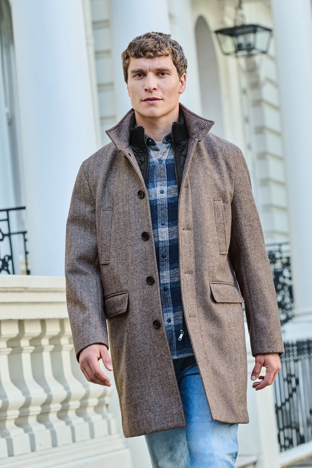 Пальто без рукавов со встроенным воротником и широким воротником Next, бежевый
Пальто без рукавов со встроенным воротником и широким воротником Next, бежевый