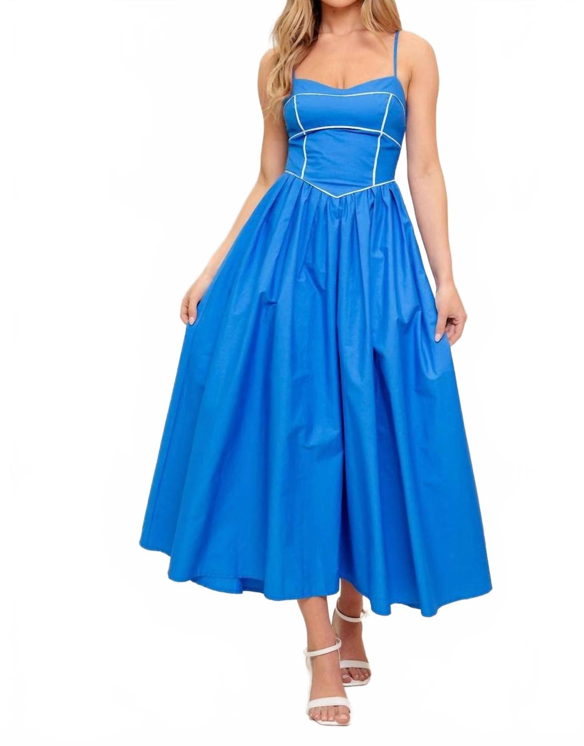 Повседневное платье миди Rebel в синем FLYING TOMATO
Повседневное платье миди Rebel в синем FLYING TOMATO