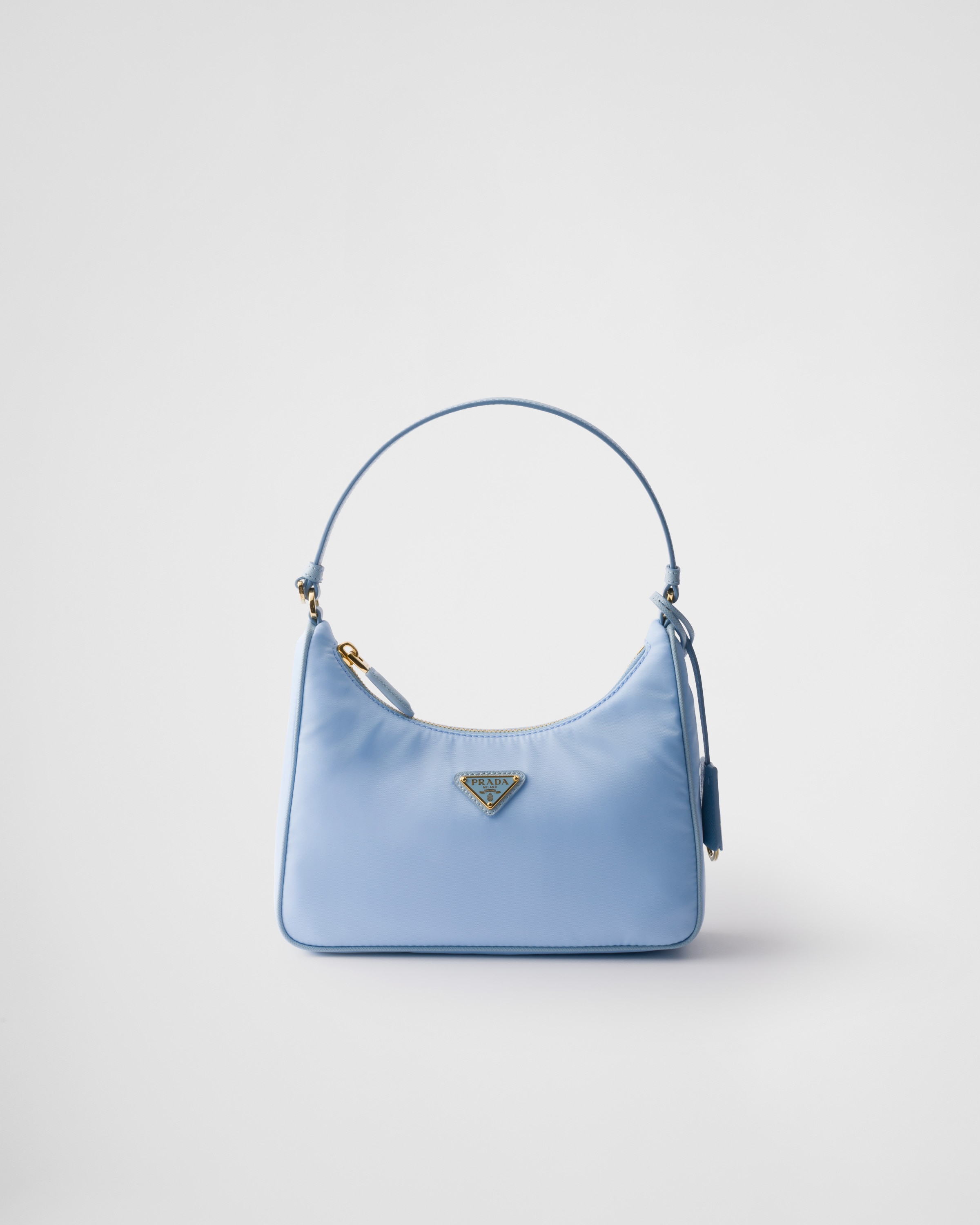 Мини-сумка Prada Re-Edition 2005 из материала Re-Nylon и сафьяновой кожи, голубой
Мини-сумка Prada Re-Edition 2005 из материала Re-Nylon и сафьяновой кожи, голубой