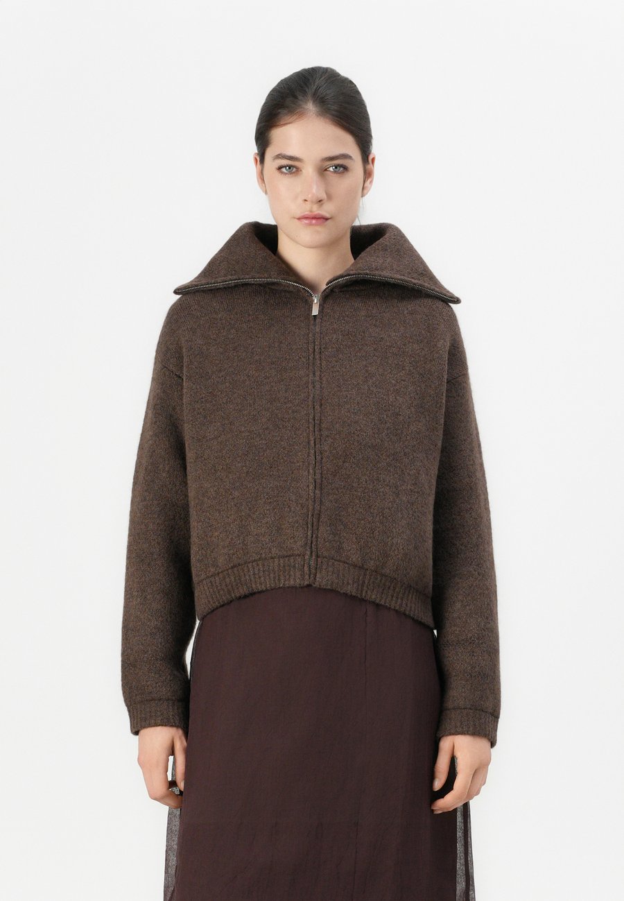 Кардиган ONLY ONLROSE ZIP, Coffee Quartz/Brown
Кардиган ONLY ONLROSE ZIP, Coffee Quartz/Brown