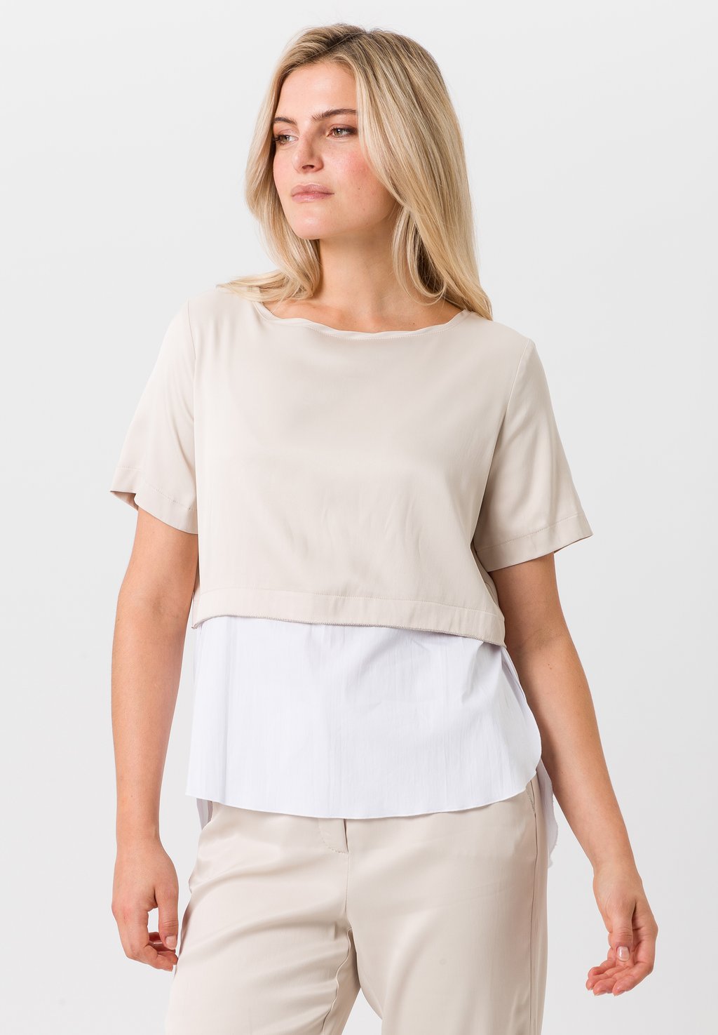 Базовая футболка TUZZI, бежевый
Базовая футболка TUZZI, бежевый