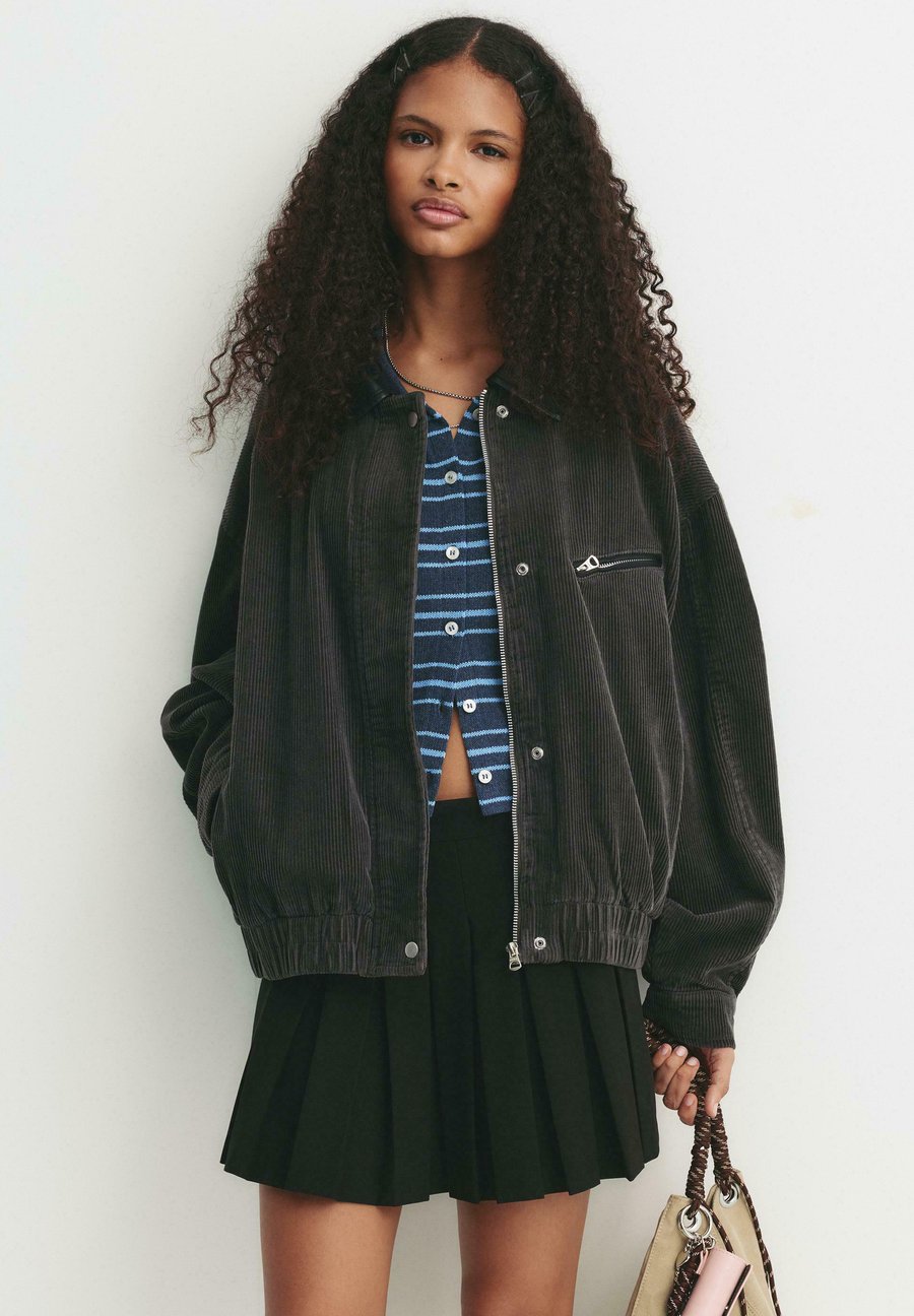 Юбка PULL&BEAR A-line skirt, Black
Юбка PULL&BEAR A-line skirt, Black